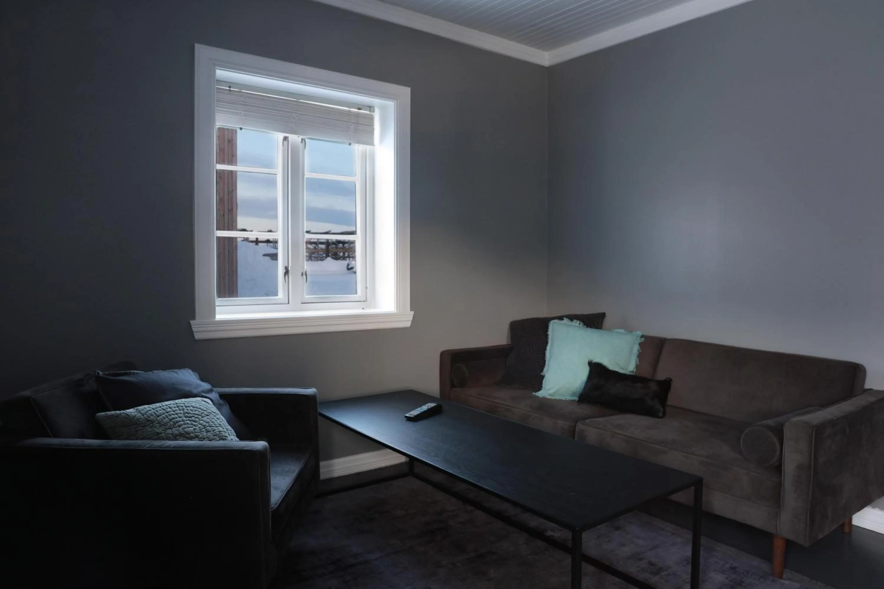 Seating area in Solsiden Brygge Rorbuer