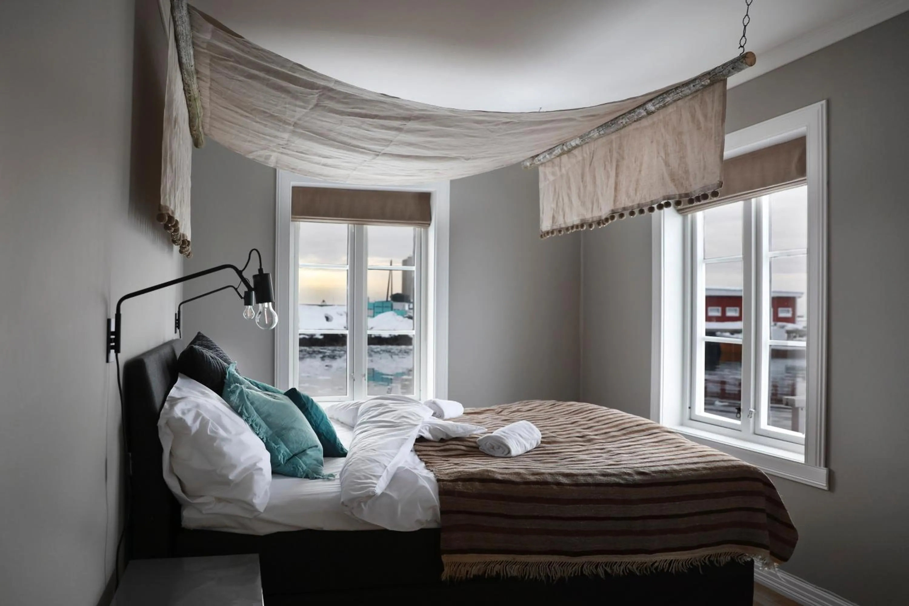 Photo of the whole room, Bed in Solsiden Brygge Rorbuer