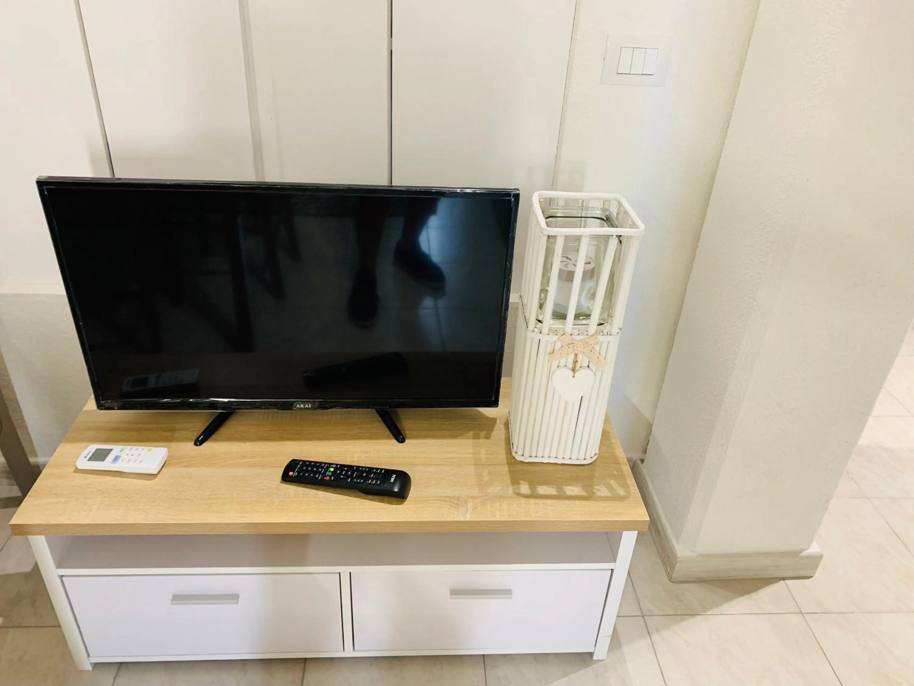 Communal lounge/ TV room in Luxar room