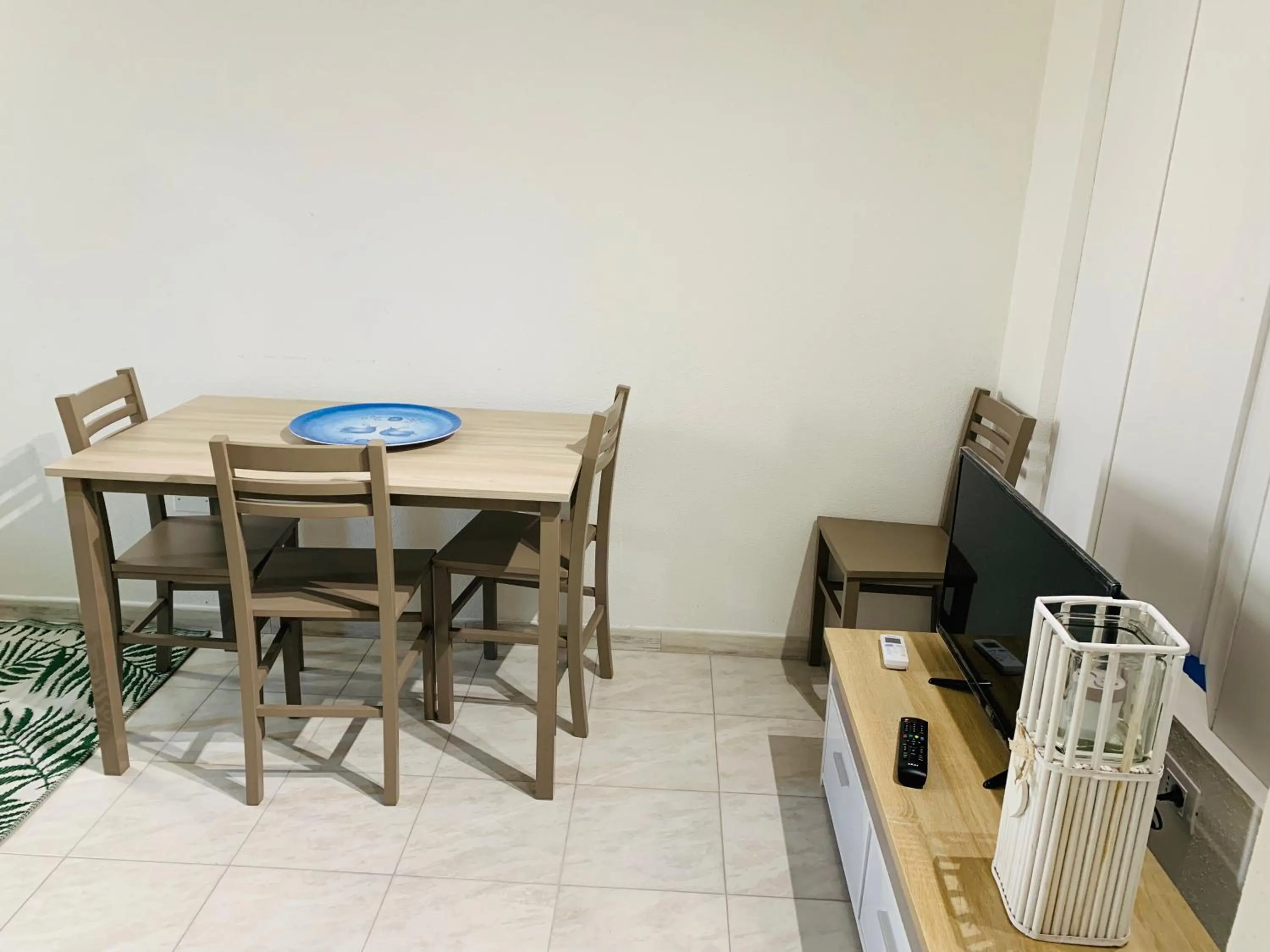 Dining area in Luxar room