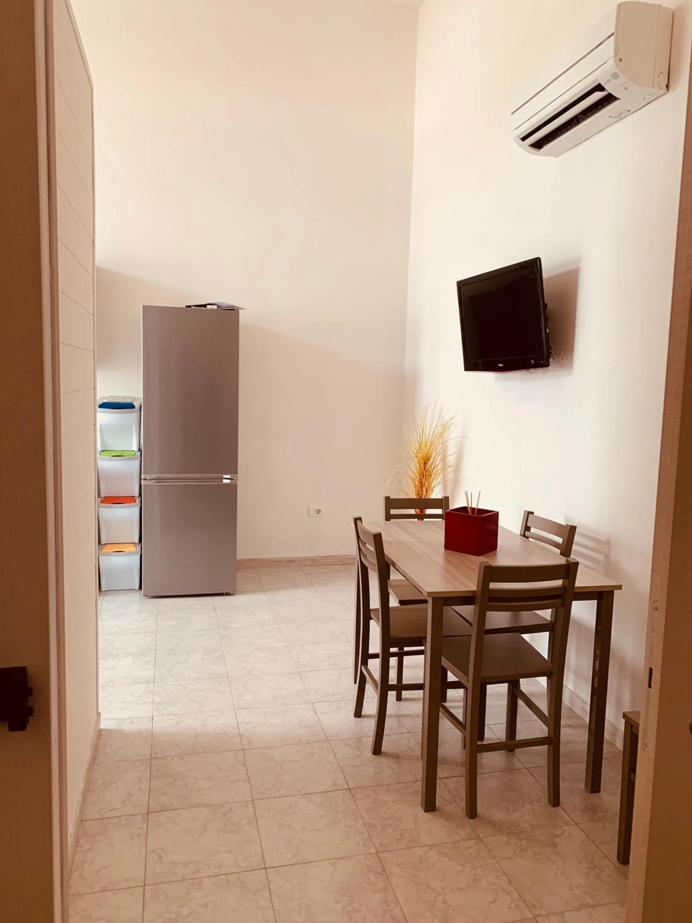 Communal kitchen in Luxar room