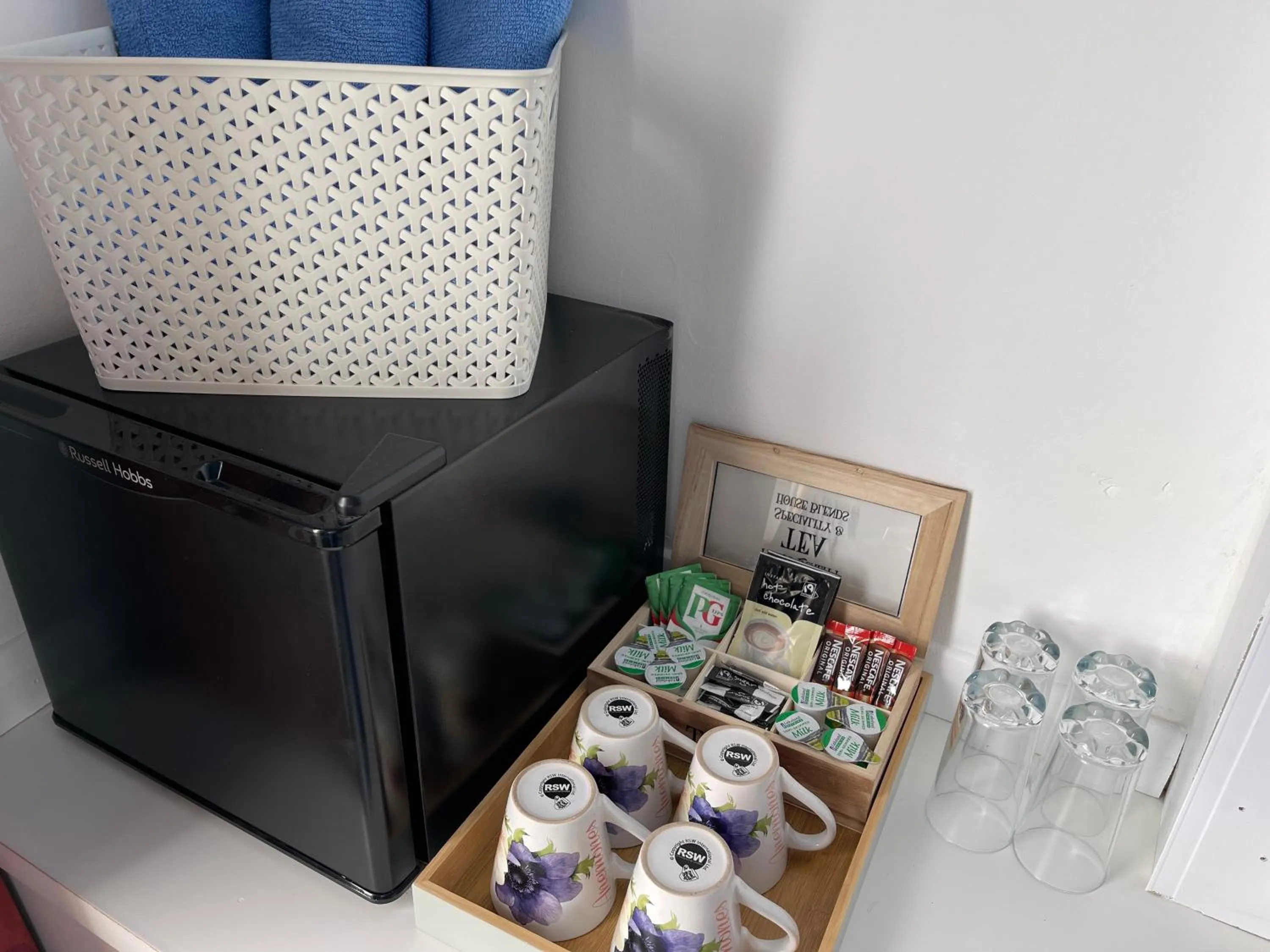Coffee/tea facilities in Backpackers Blackpool Hotel & Suites