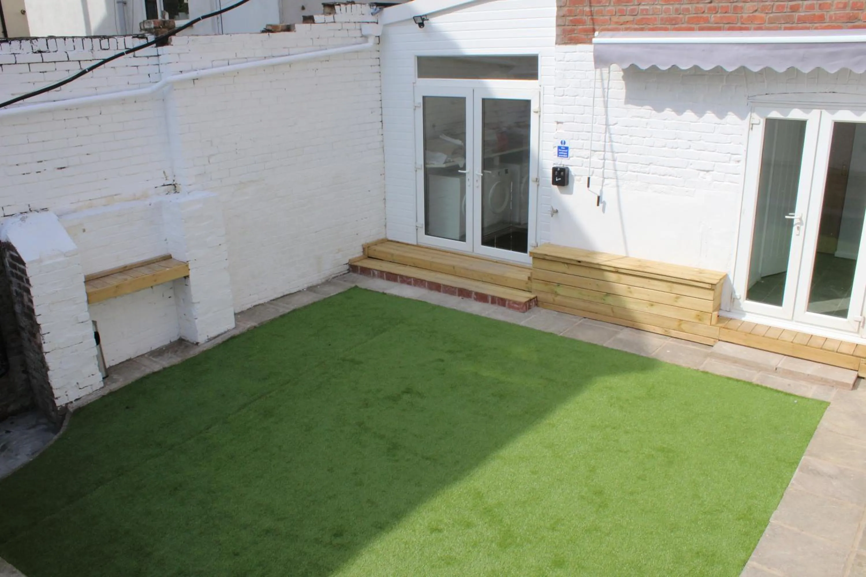 Property building in Backpackers Blackpool Hotel & Suites