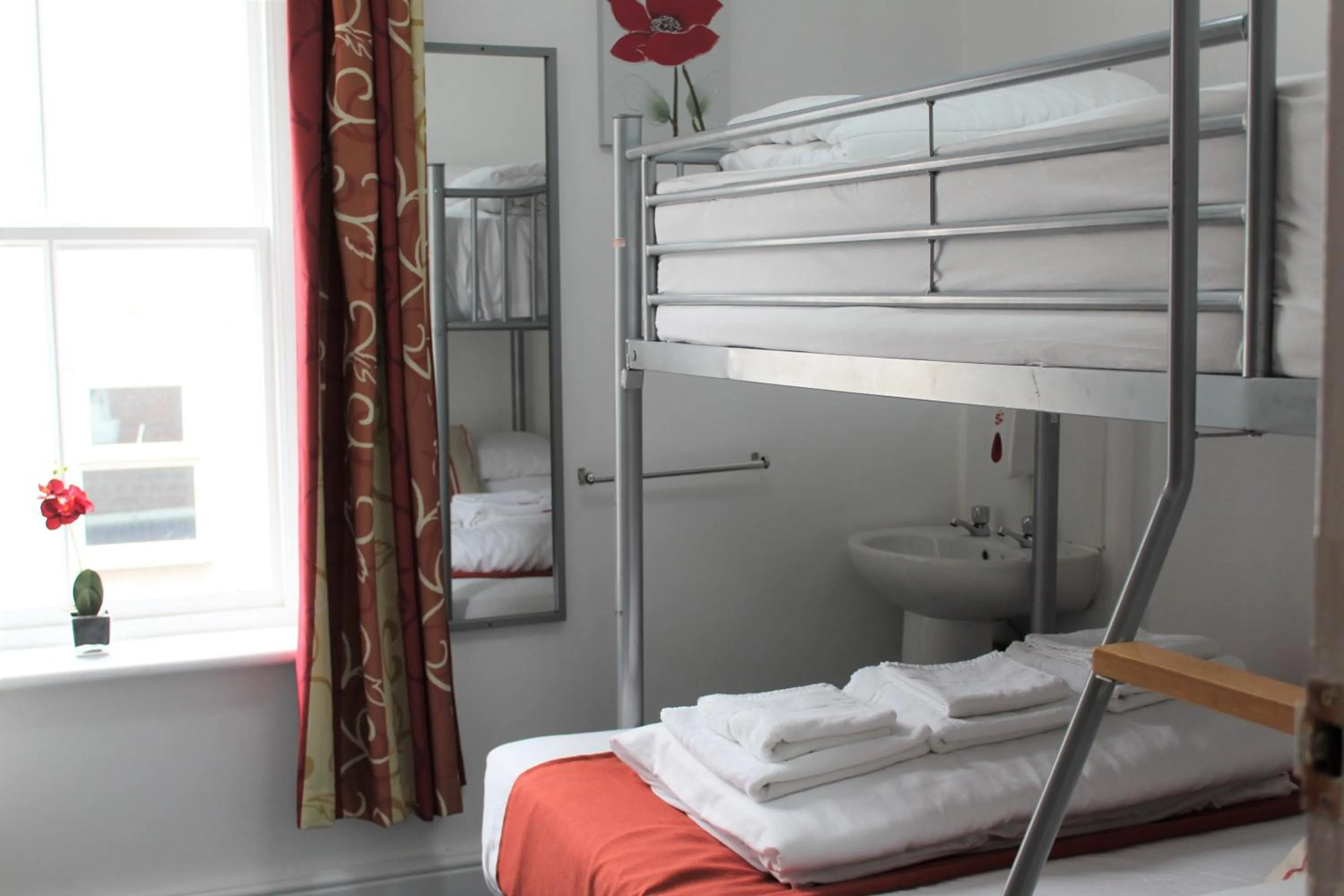 Photo of the whole room, Bed in Backpackers Blackpool Hotel & Suites