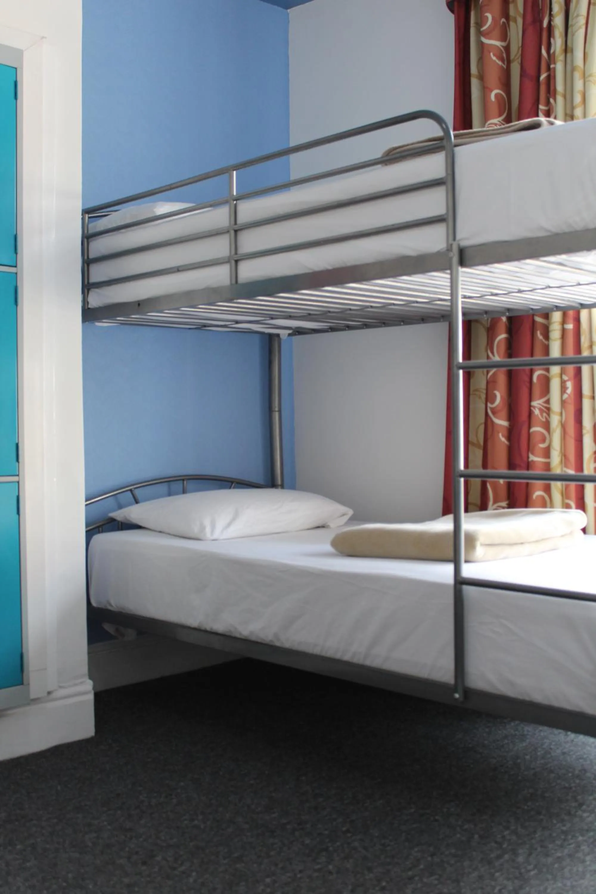 Bed in Backpackers Blackpool Hotel & Suites