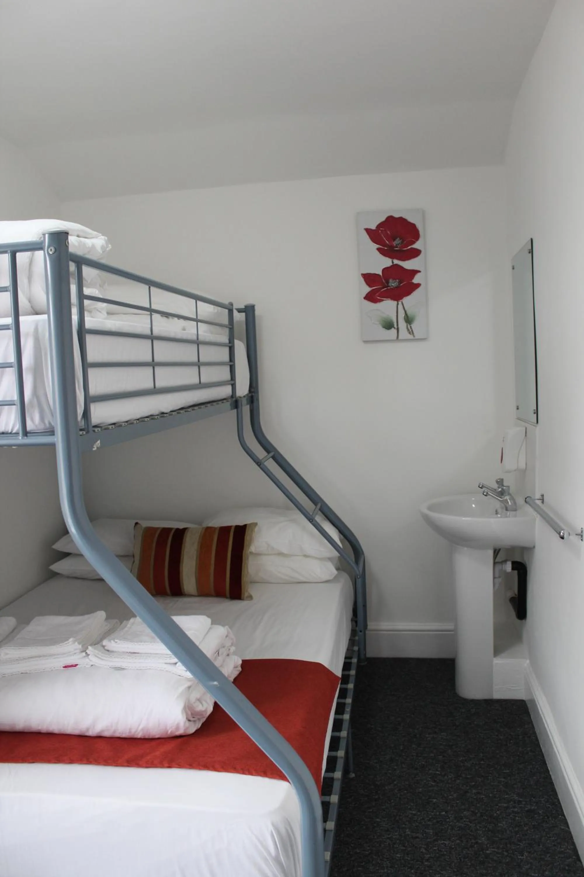 Photo of the whole room, Bed in Backpackers Blackpool Hotel & Suites