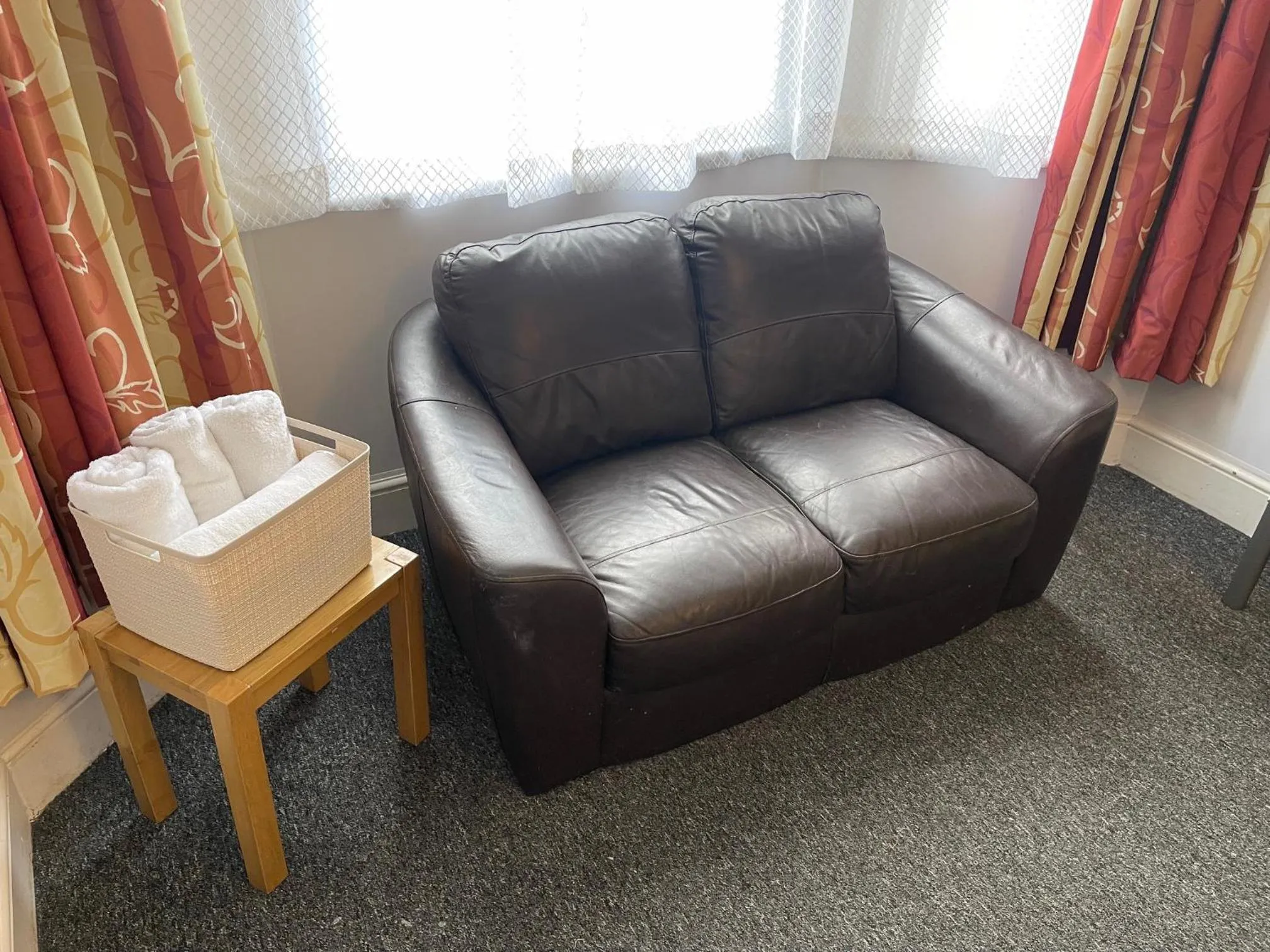 Living room in Backpackers Blackpool Hotel & Suites