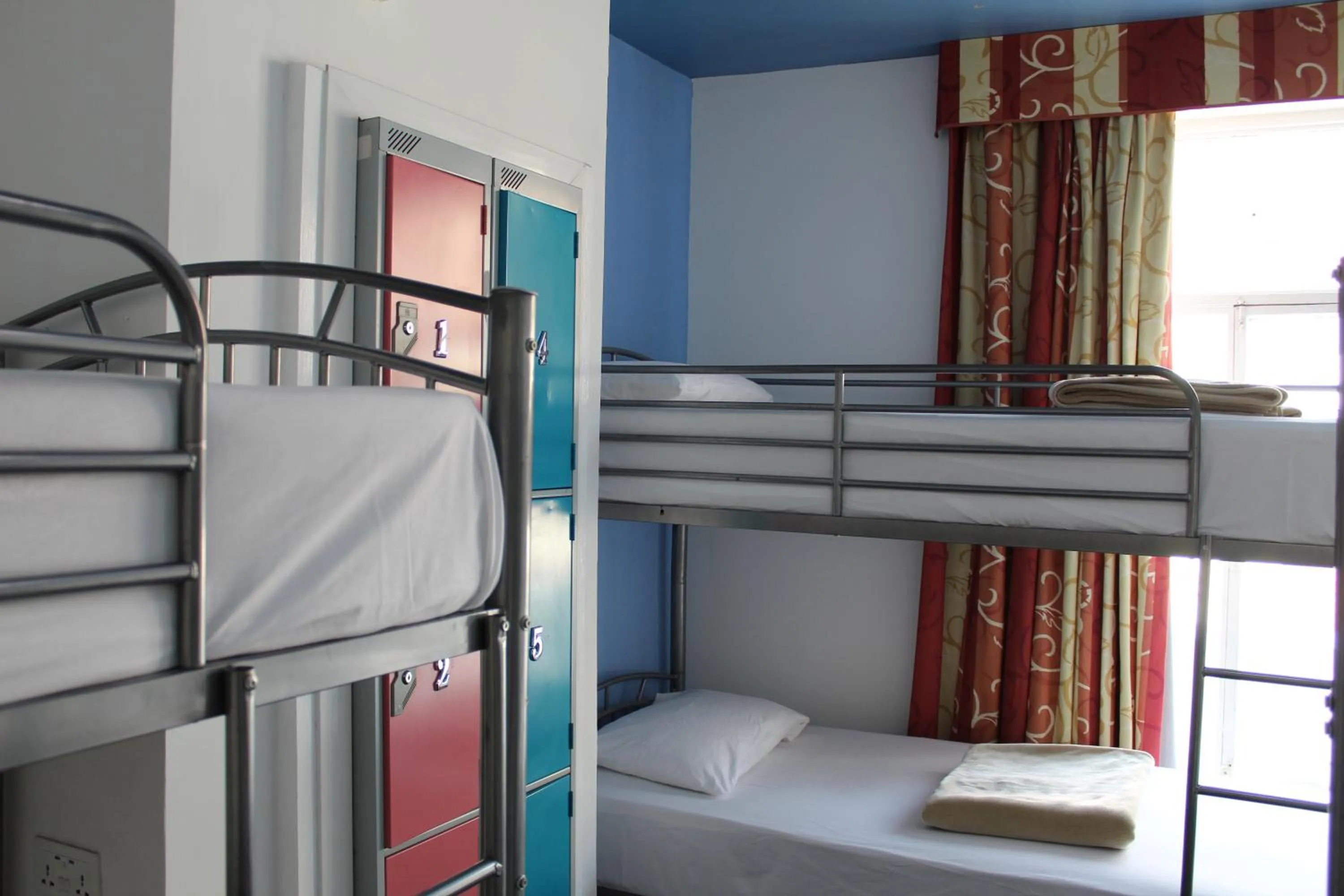 Bed in Backpackers Blackpool Hotel & Suites