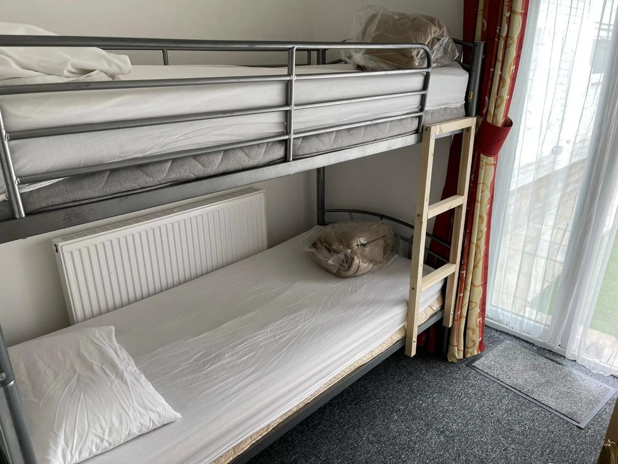 Photo of the whole room, Bed in Backpackers Blackpool Hotel & Suites