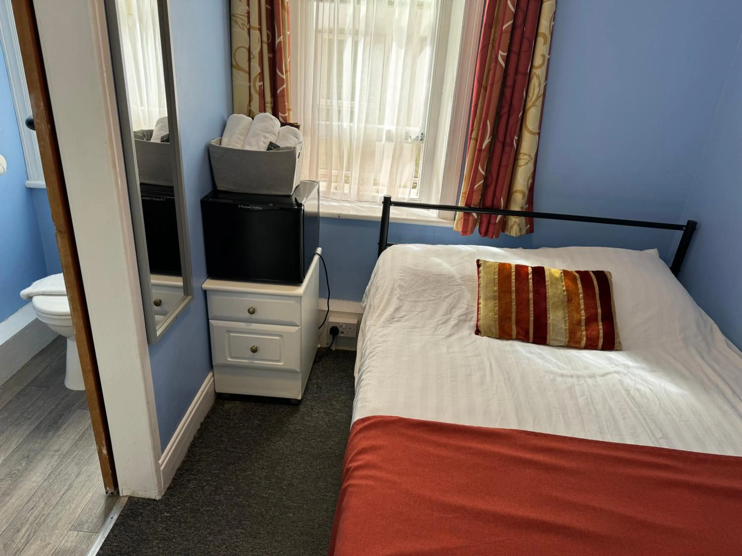 Bed in Backpackers Blackpool Hotel & Suites