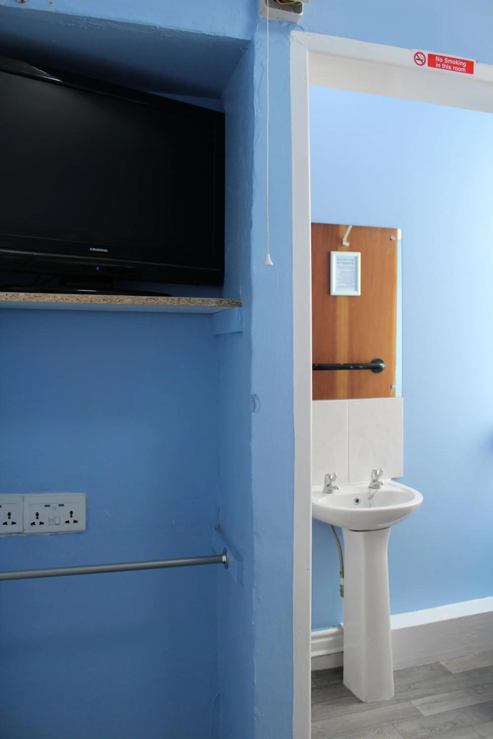 Bathroom in Backpackers Blackpool Hotel & Suites