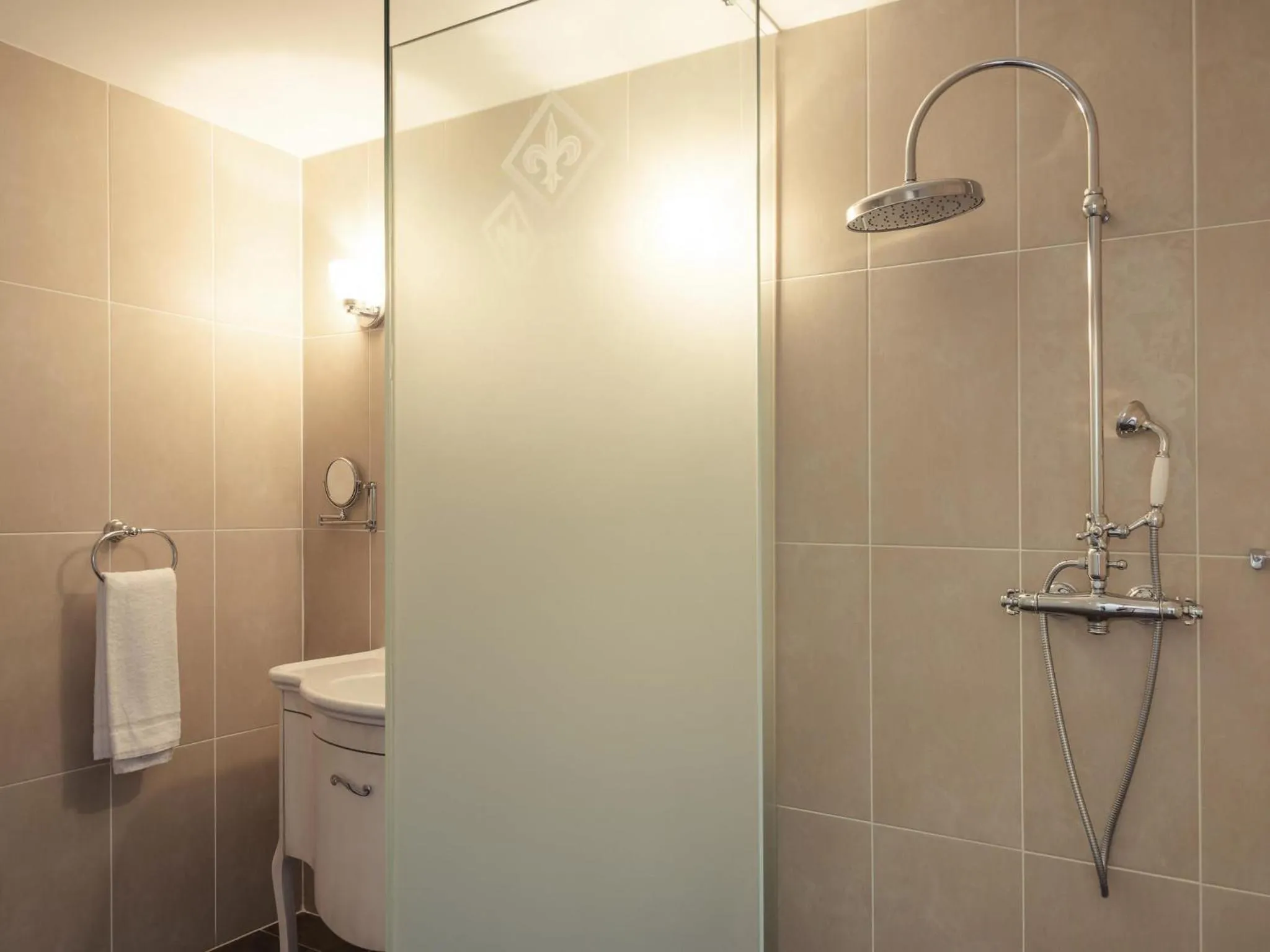 Bedroom in Hôtel Mercure Villeneuve sur Lot Moulin de Madame