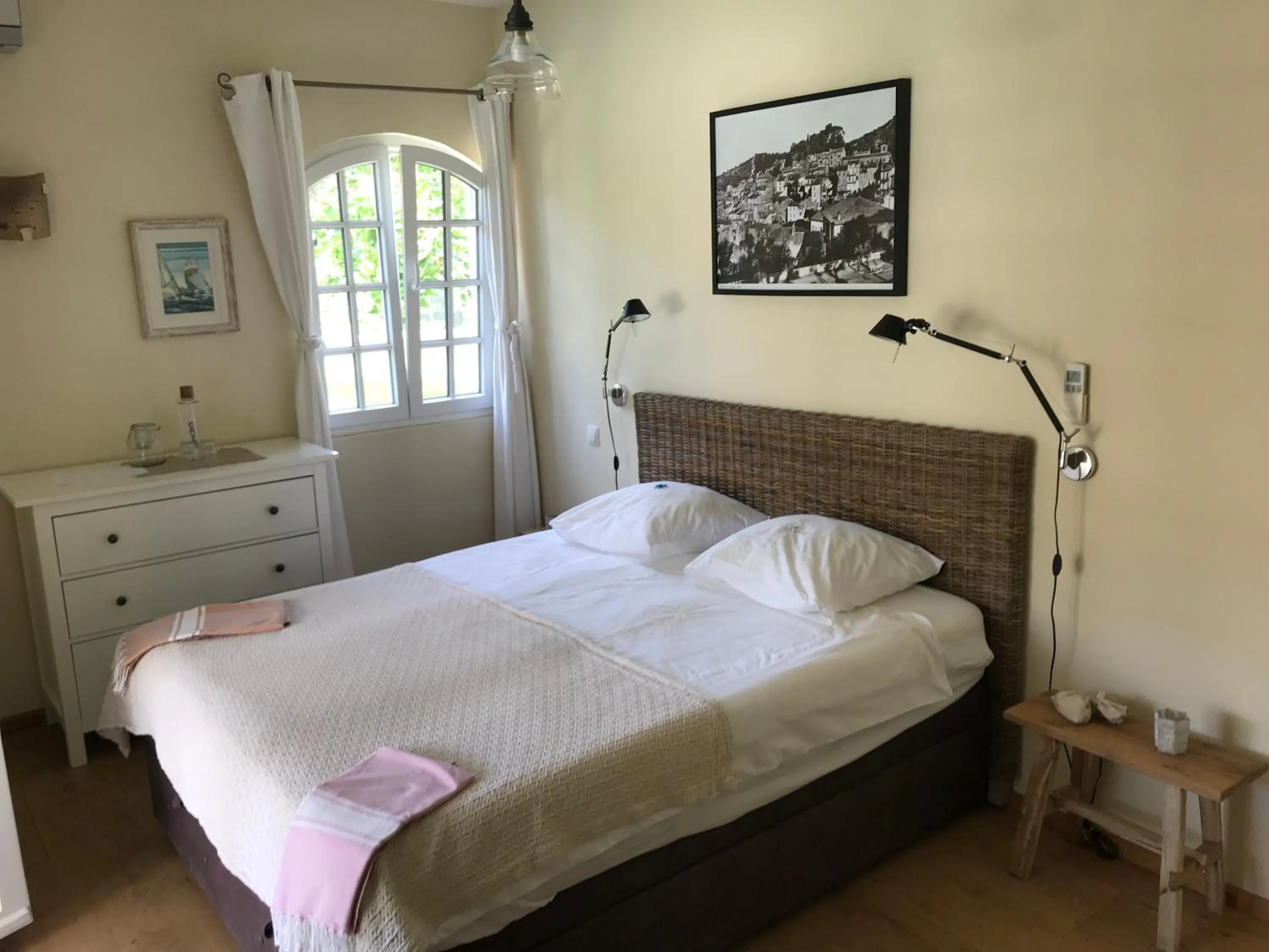 Bed in Villa La Begude - Boutique Luxury B&B