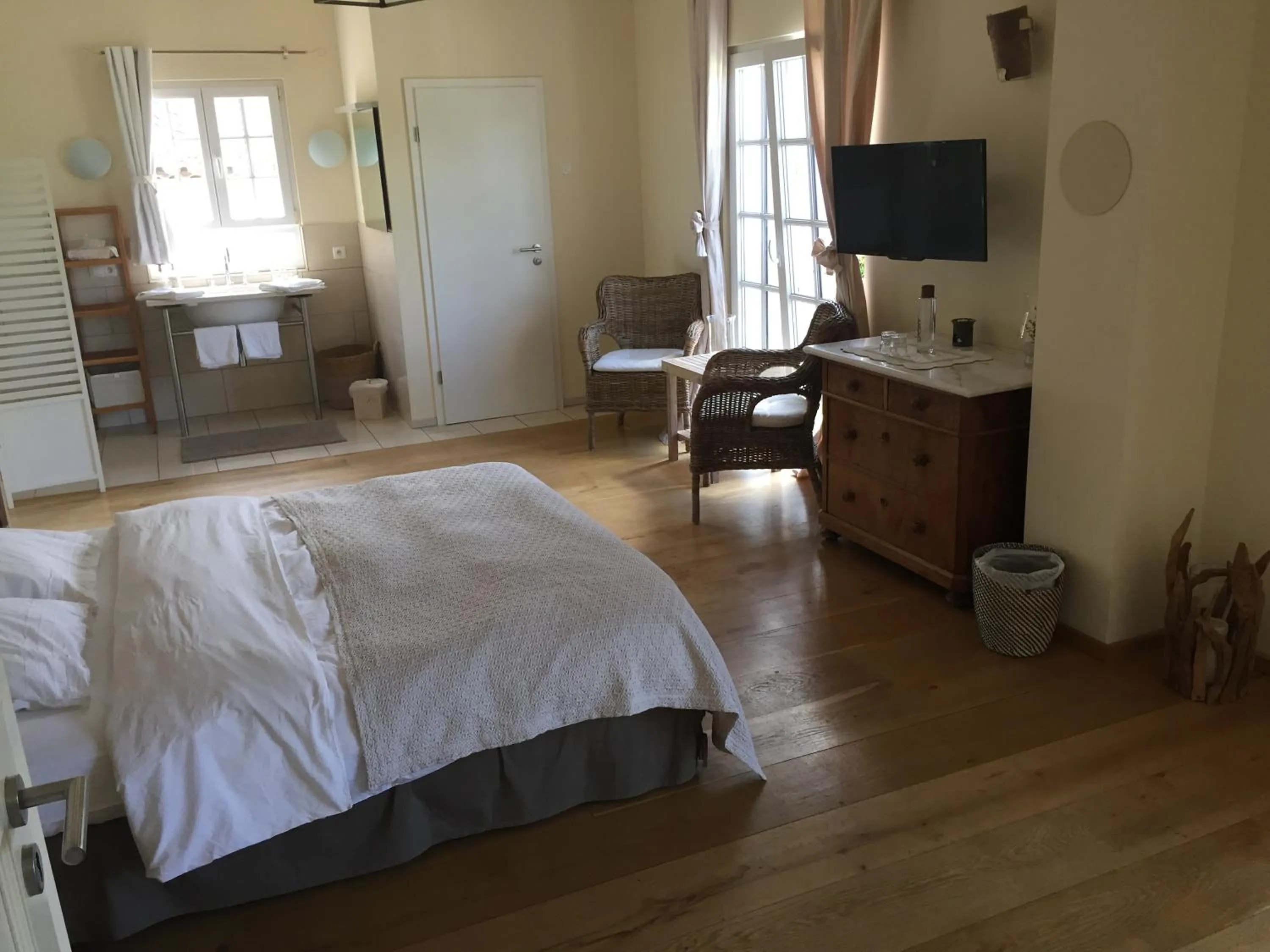 Bed in Villa La Begude - Boutique Luxury B&B