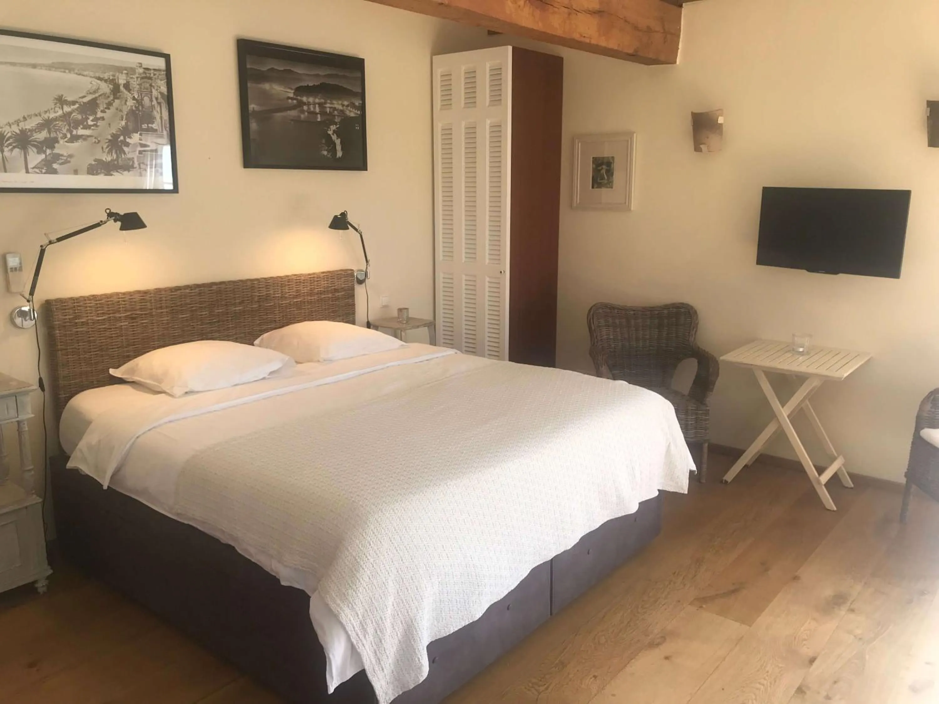Bed in Villa La Begude - Boutique Luxury B&B