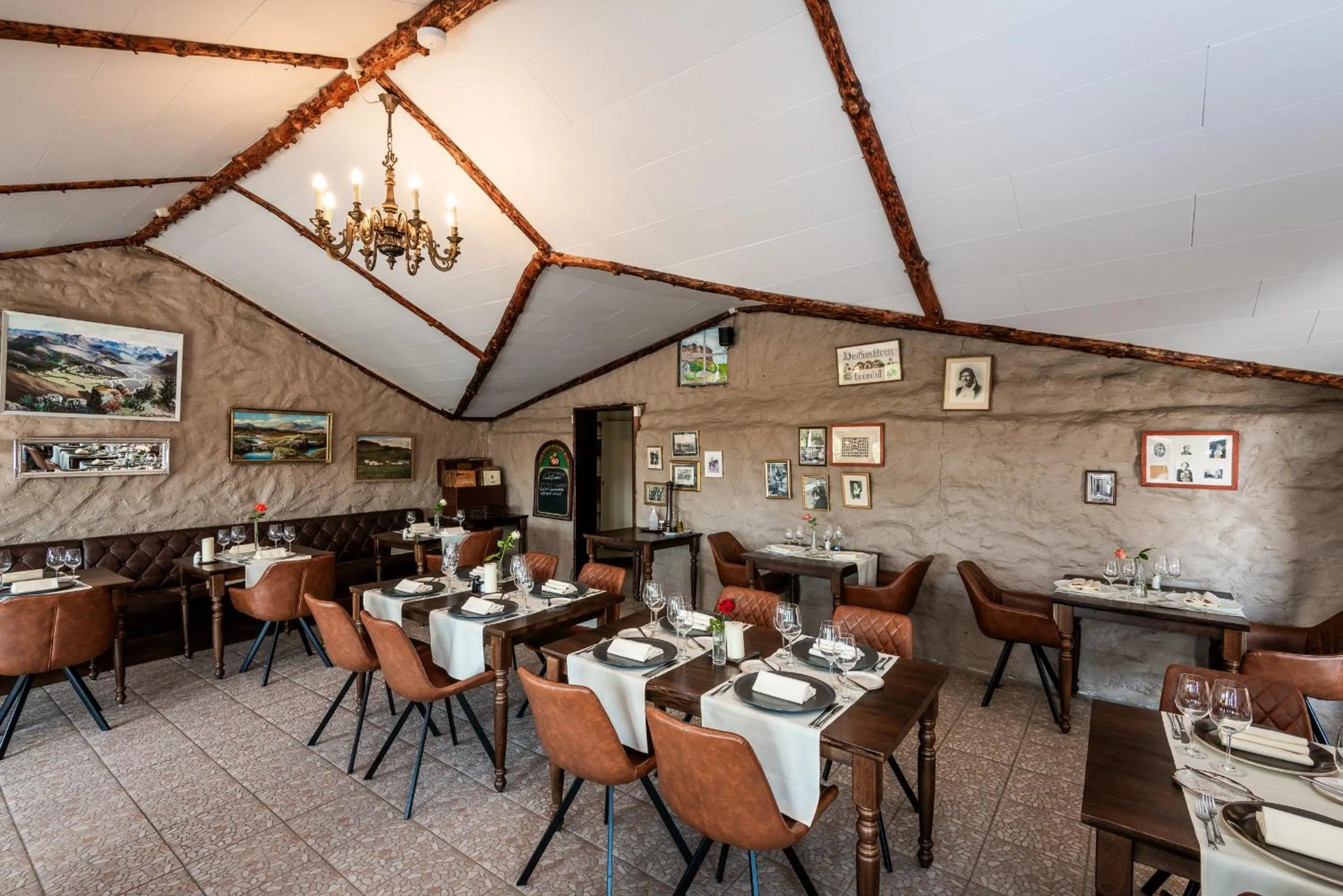 Restaurant/places to eat in Boutique Hotel Anna by EJ Hotels