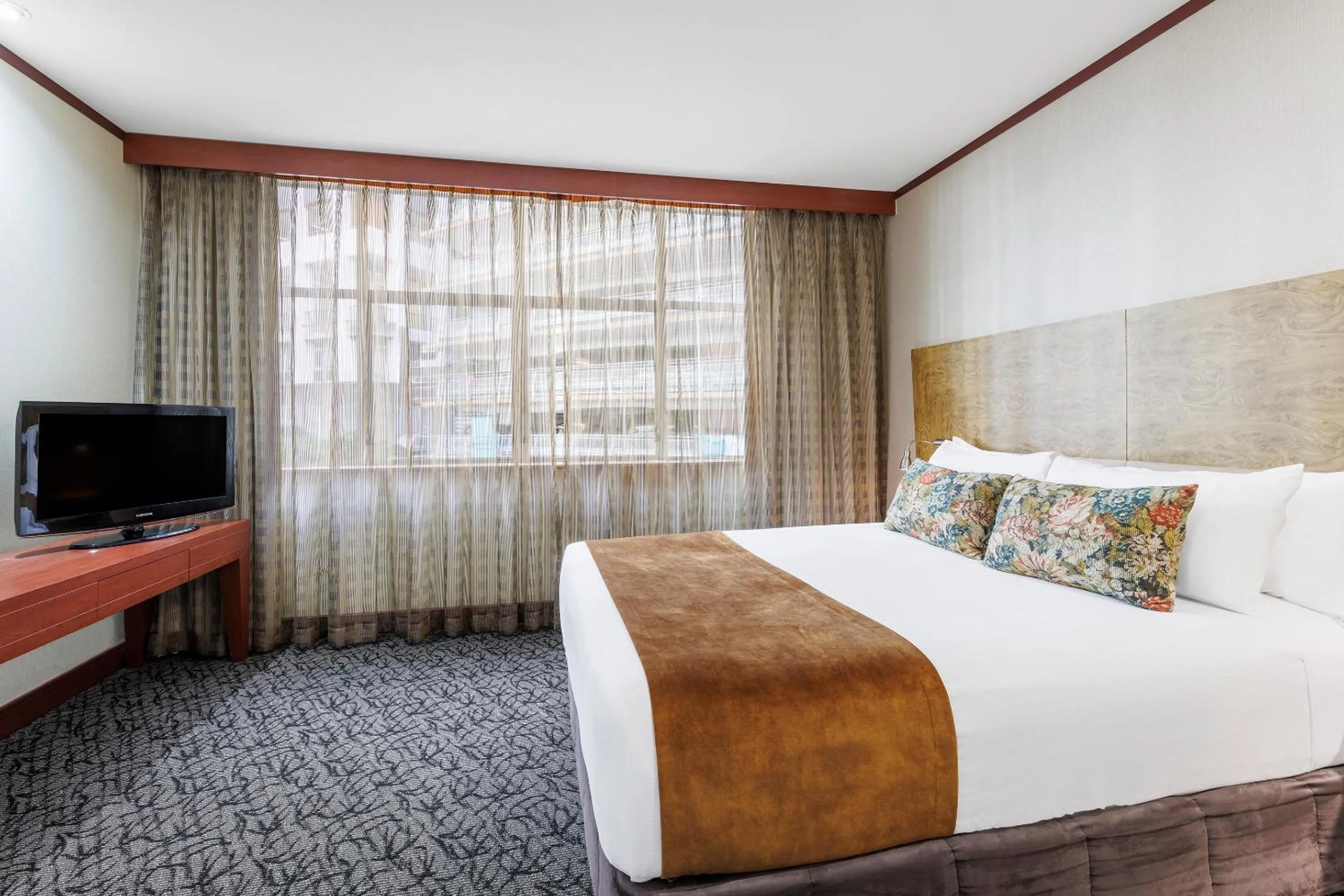 Bed in Adina Citylife Wellington