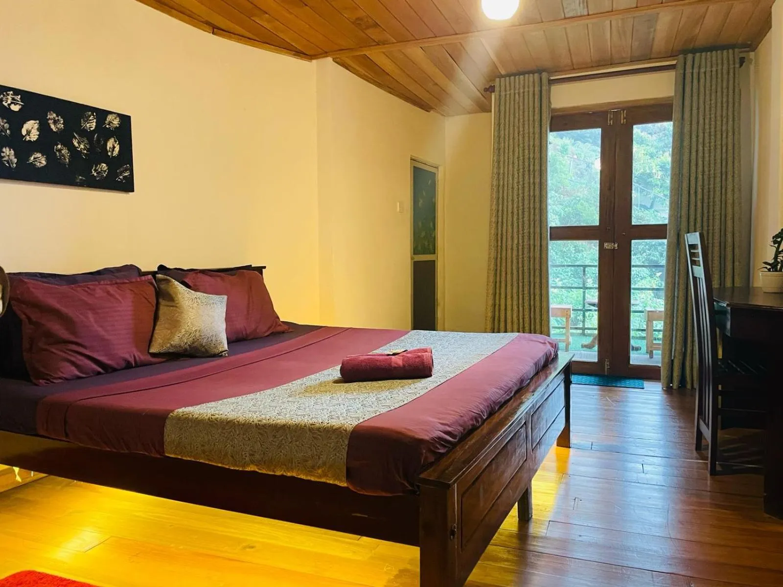 Bed in Golden King Guest