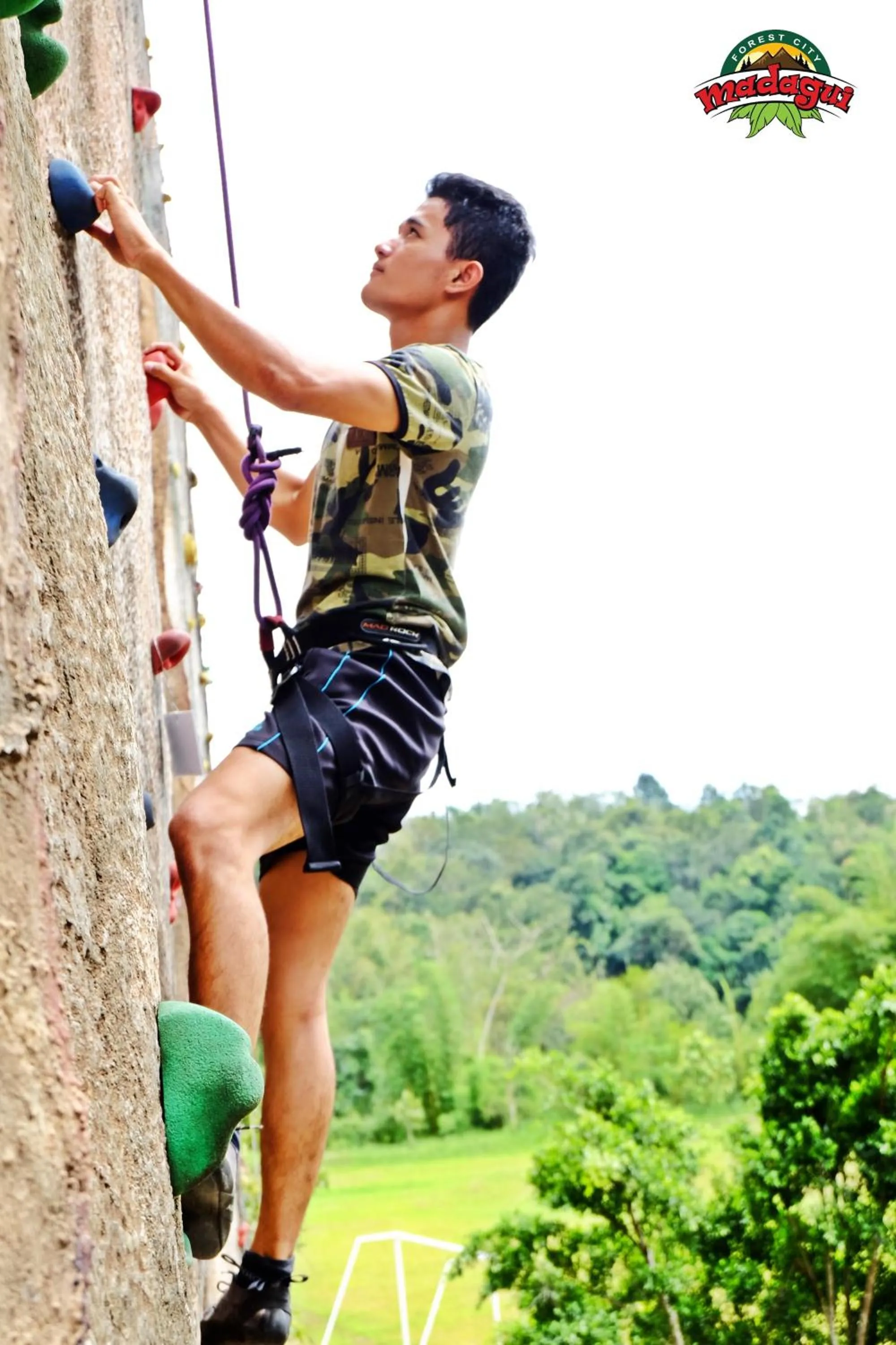 Hiking in Madagui Forest City