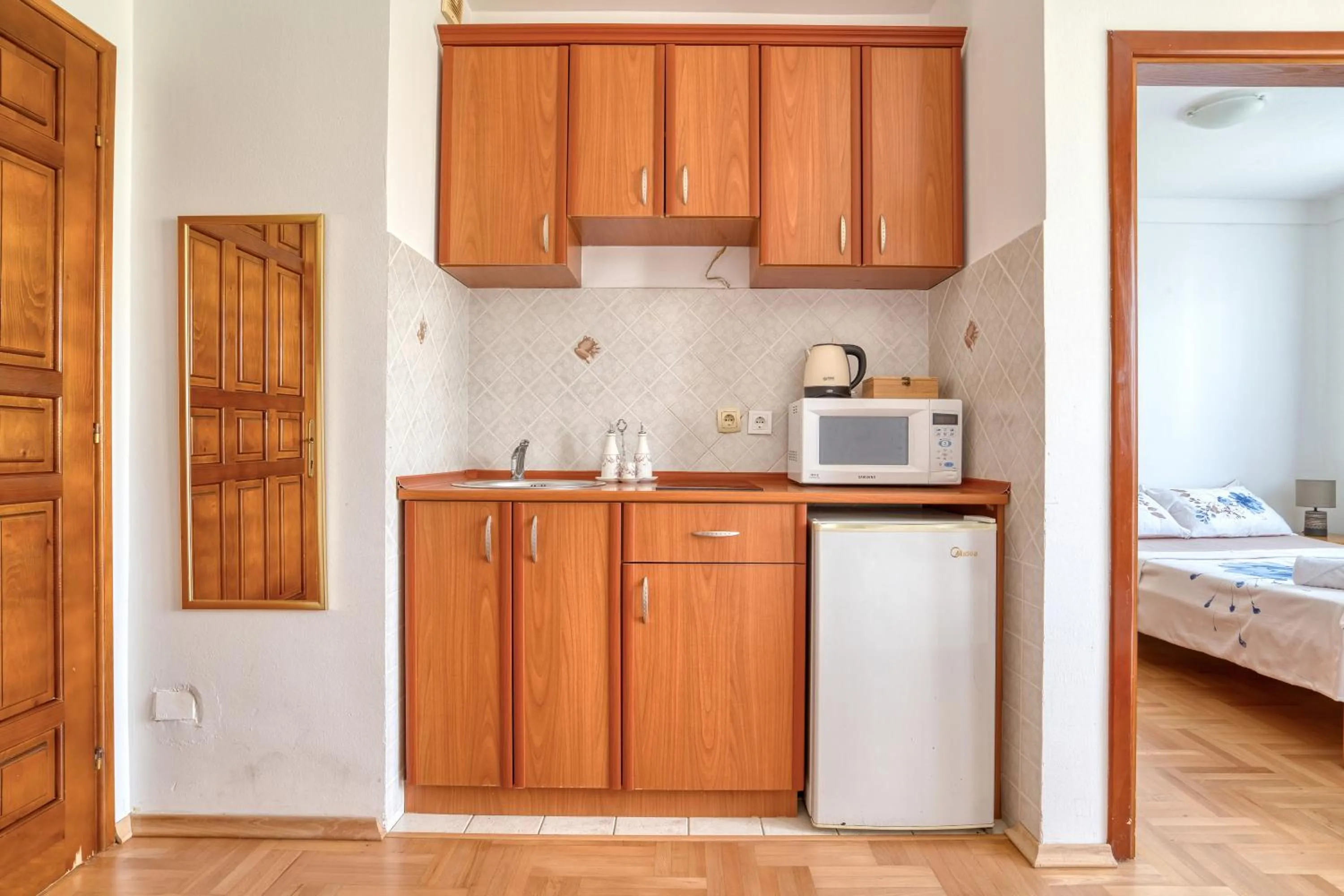 microwave in Apartments Elena