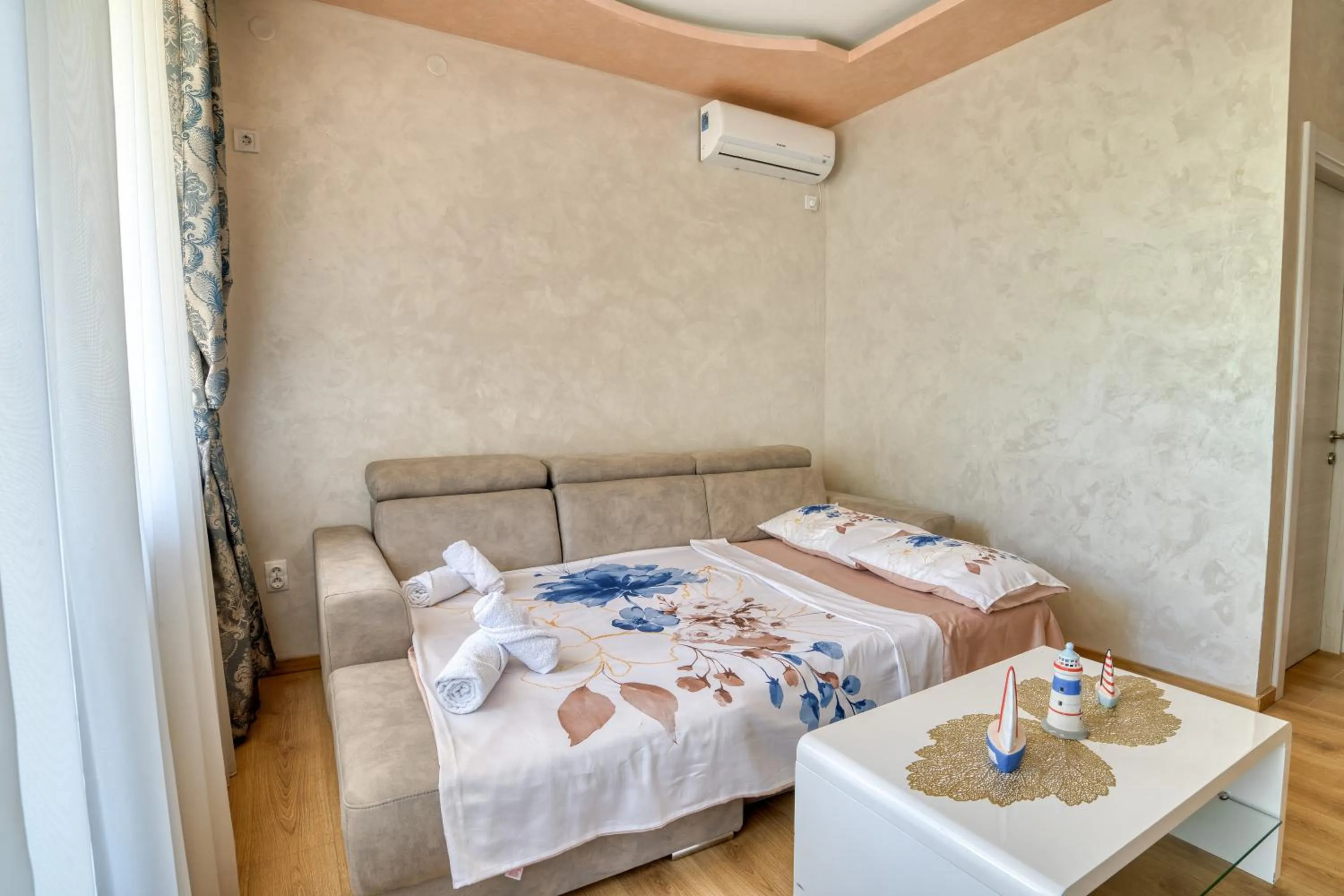 Living room, Bed in Apartments Elena