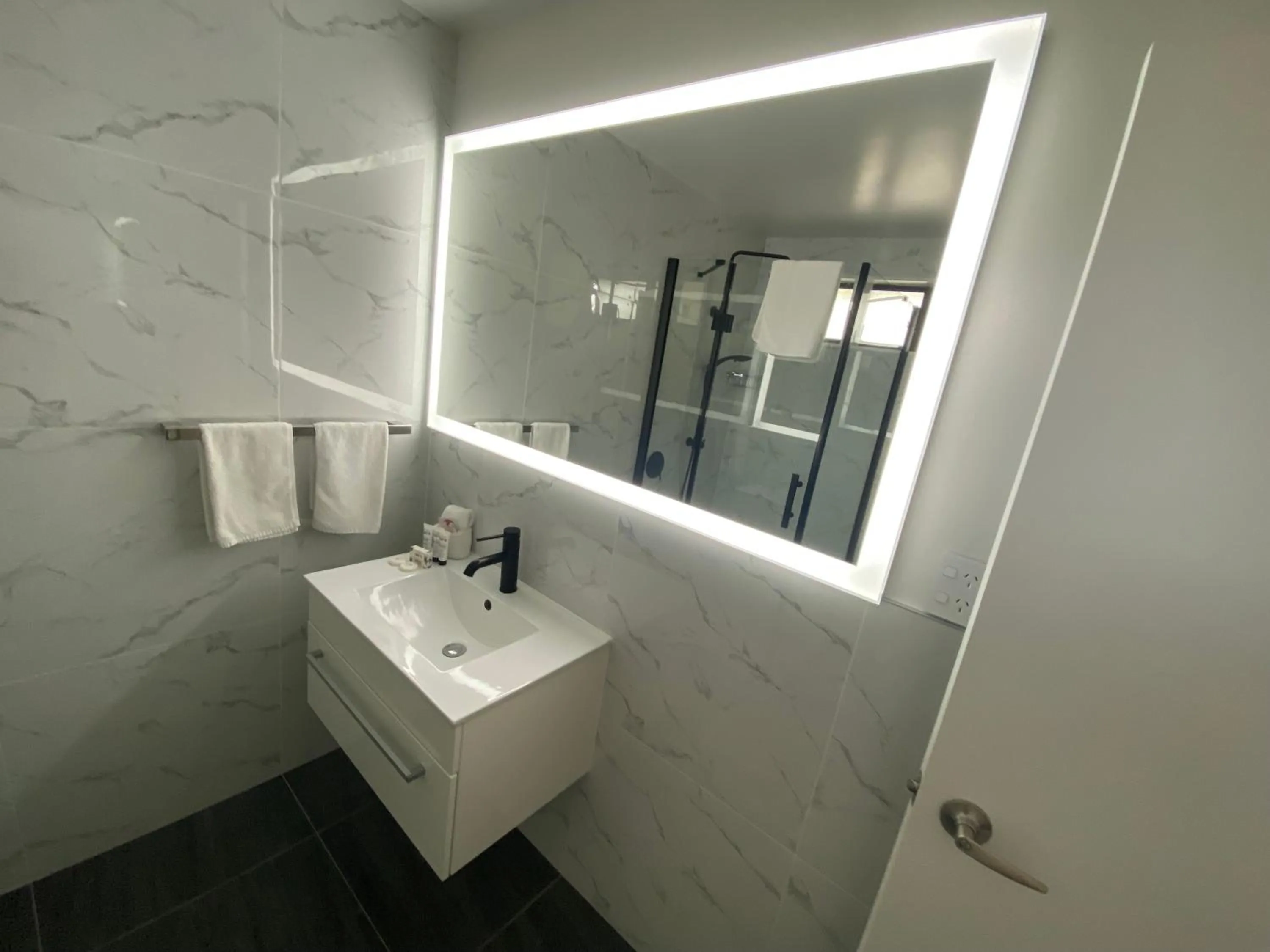 Bathroom in The Sands Hotel Hokianga