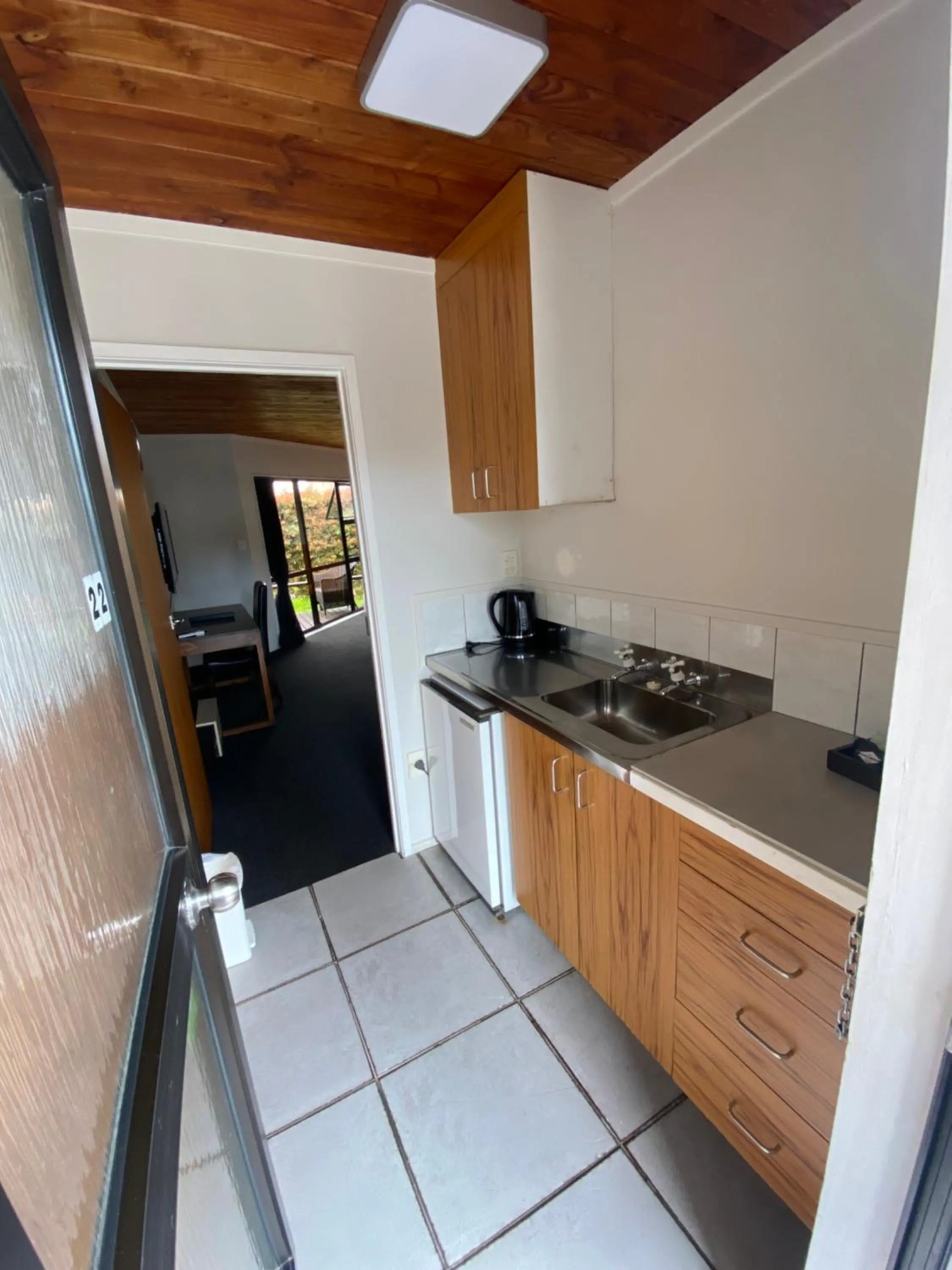 Kitchen or kitchenette in The Sands Hotel Hokianga