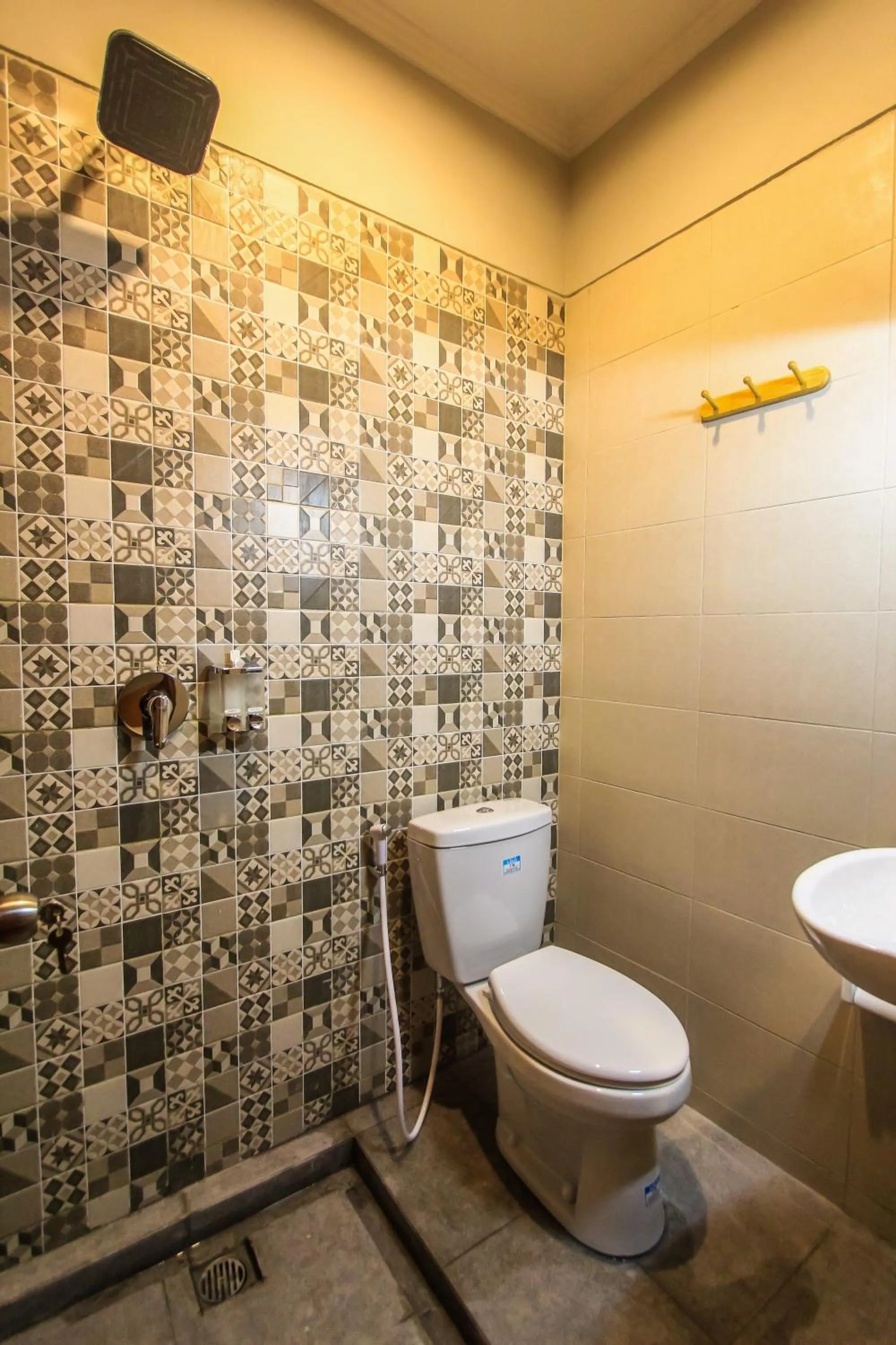 Bathroom in BRAW inn Canggu by kamara