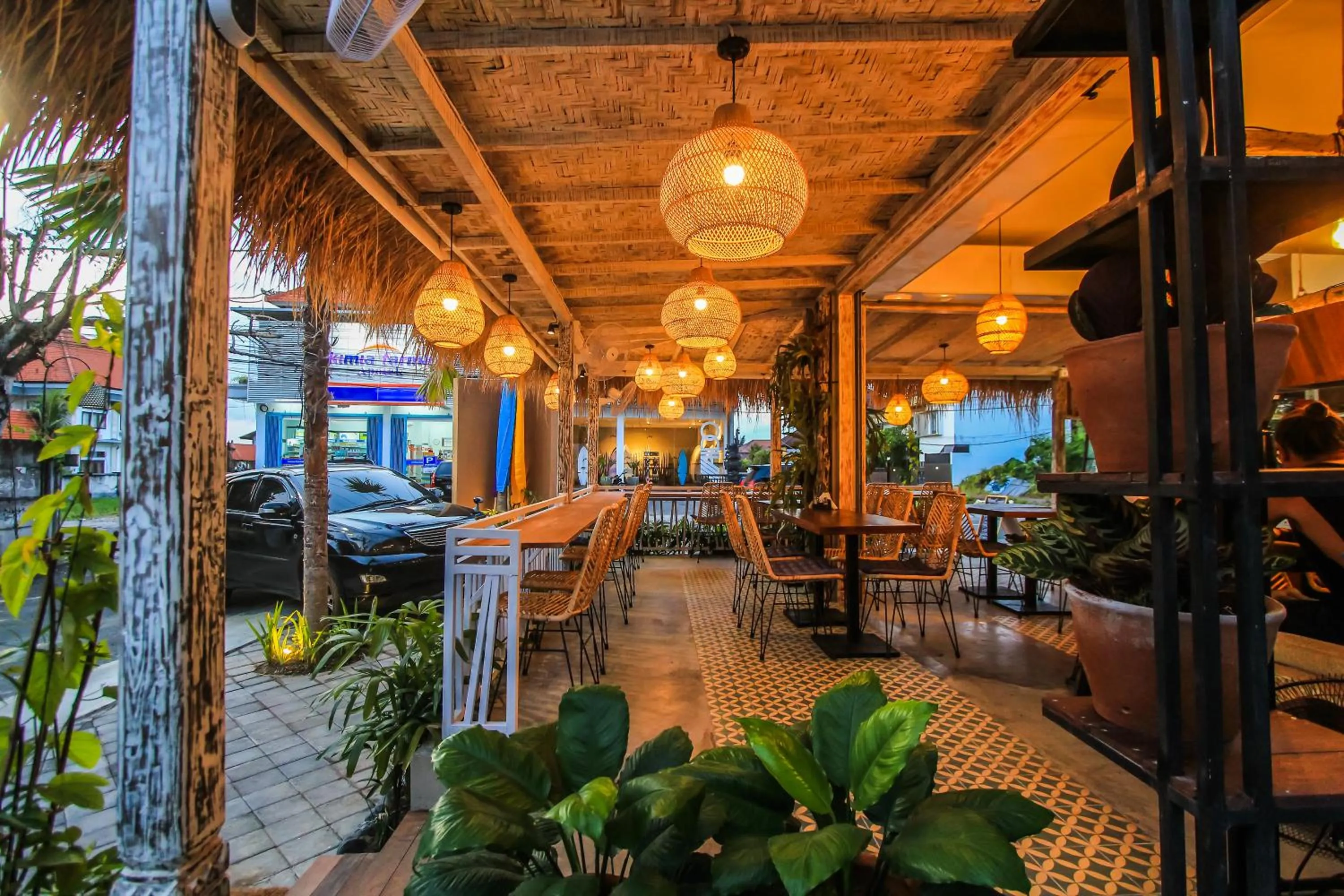 Restaurant/places to eat in BRAW inn Canggu by kamara
