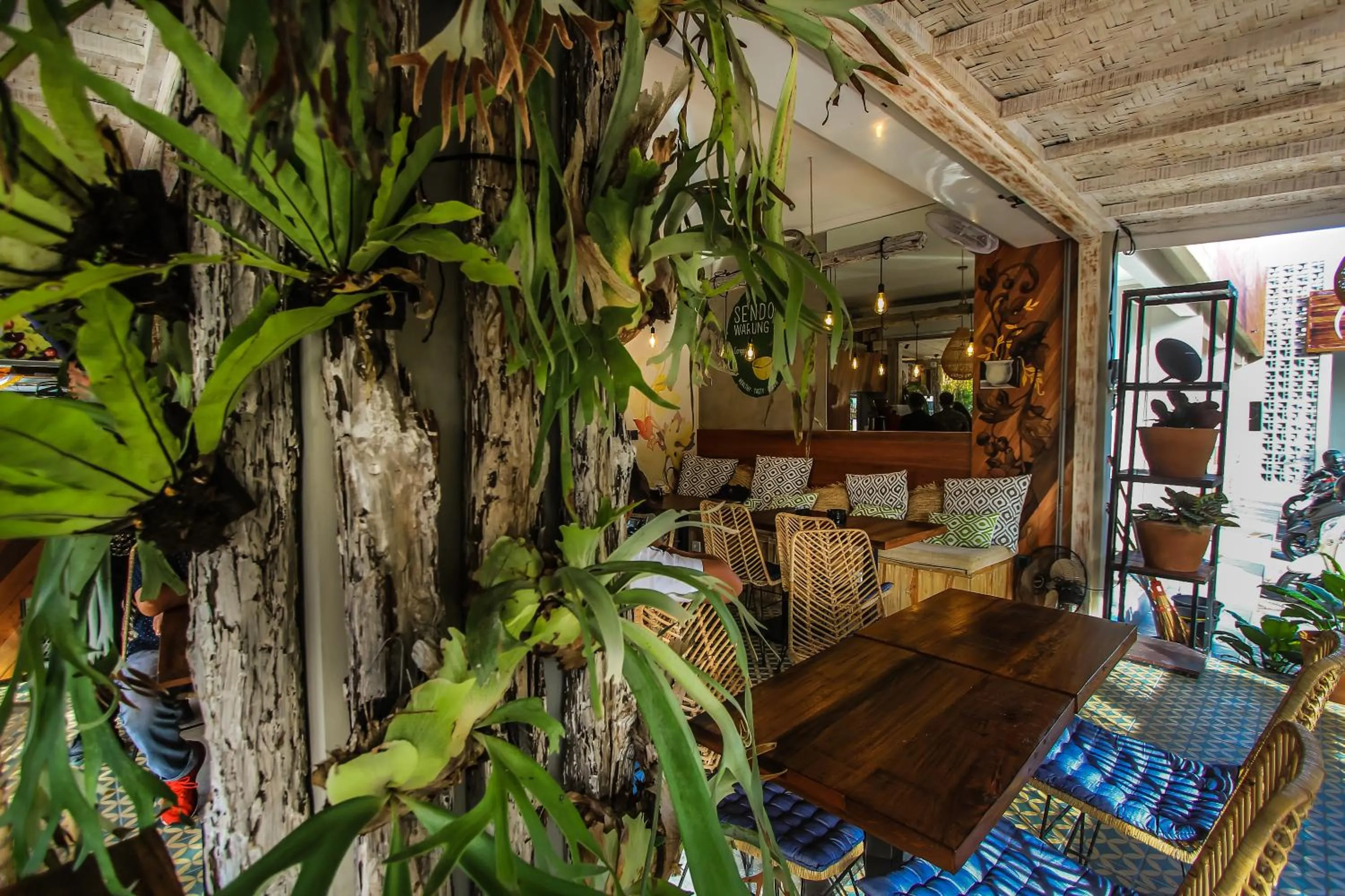 Restaurant/places to eat in BRAW inn Canggu by kamara