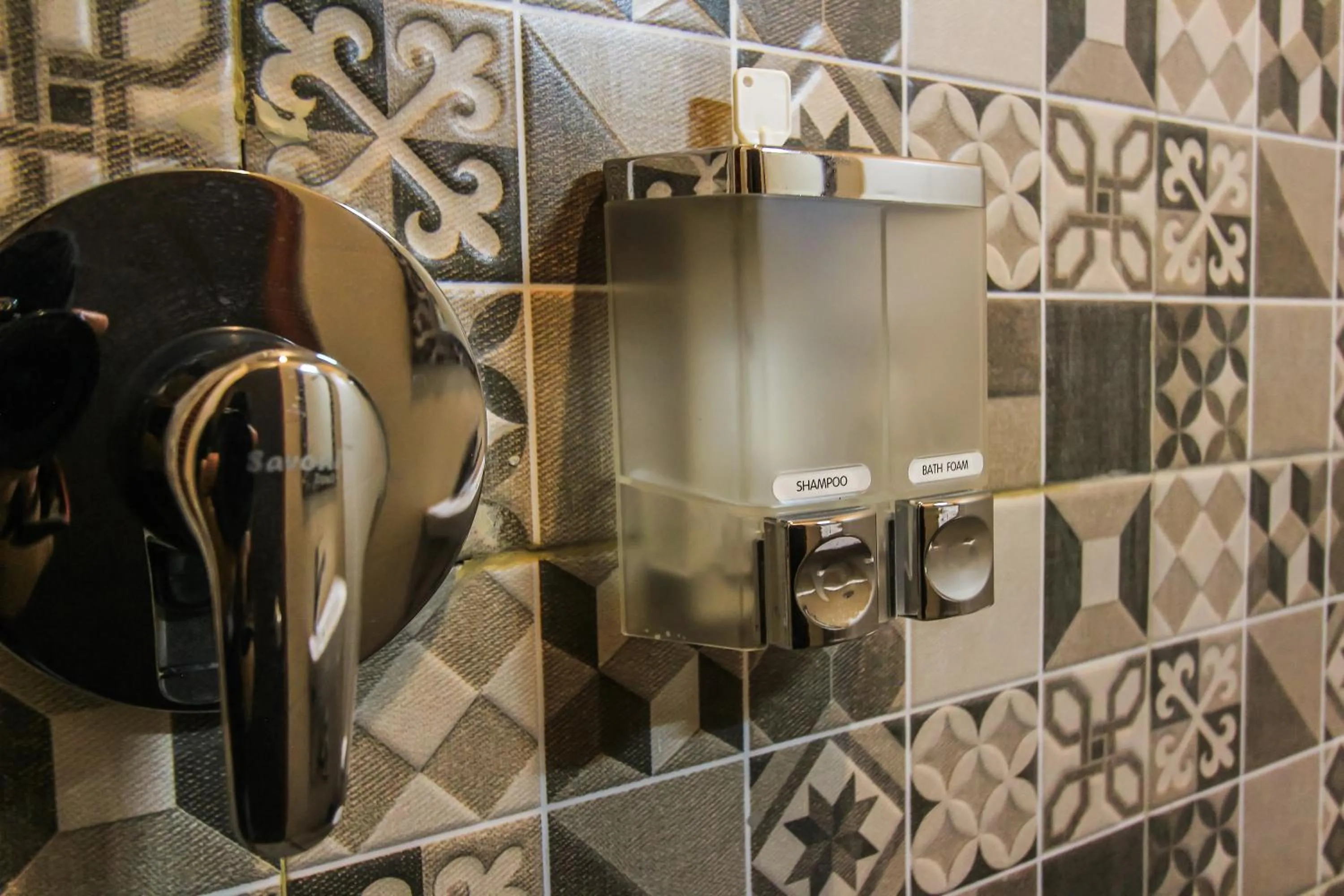 Bathroom in BRAW inn Canggu by kamara