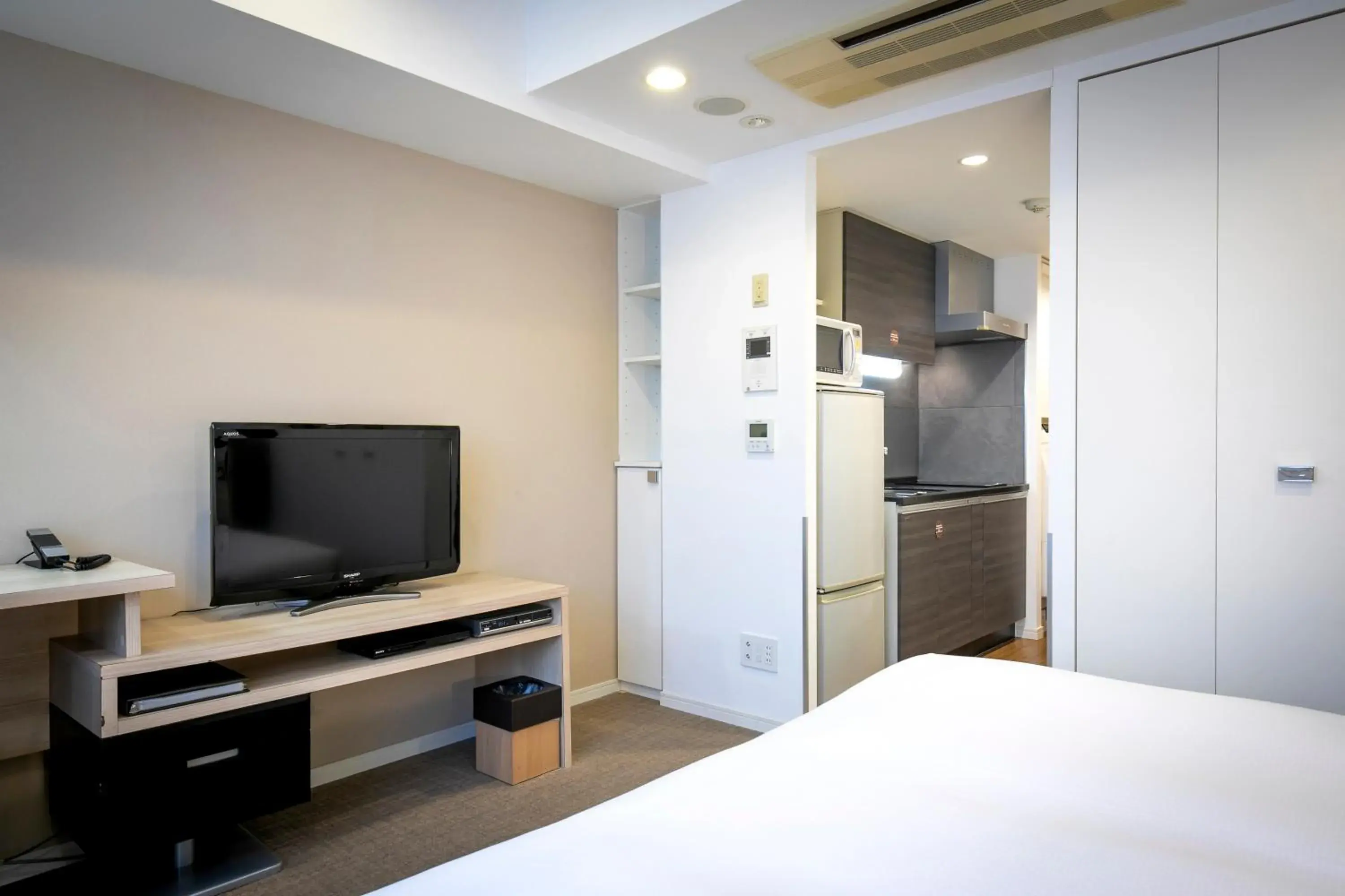 Premium Queen Room - Smoking with no Bathtub in B:CONTE Asakusa Premium Queen Room - Smoking with no Bathtub in B:CONTE Asakusa