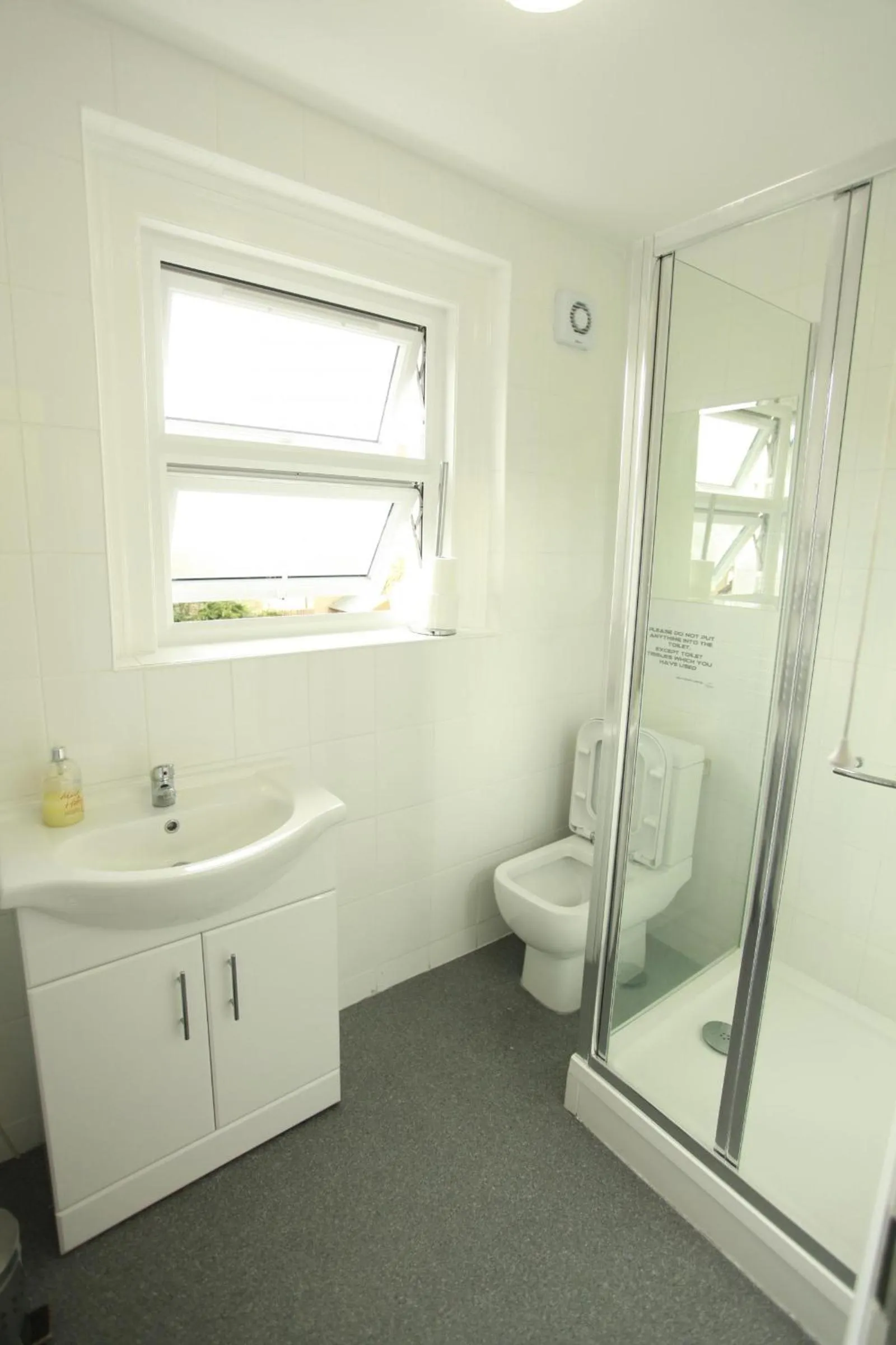 Bathroom in Heathrow Stay