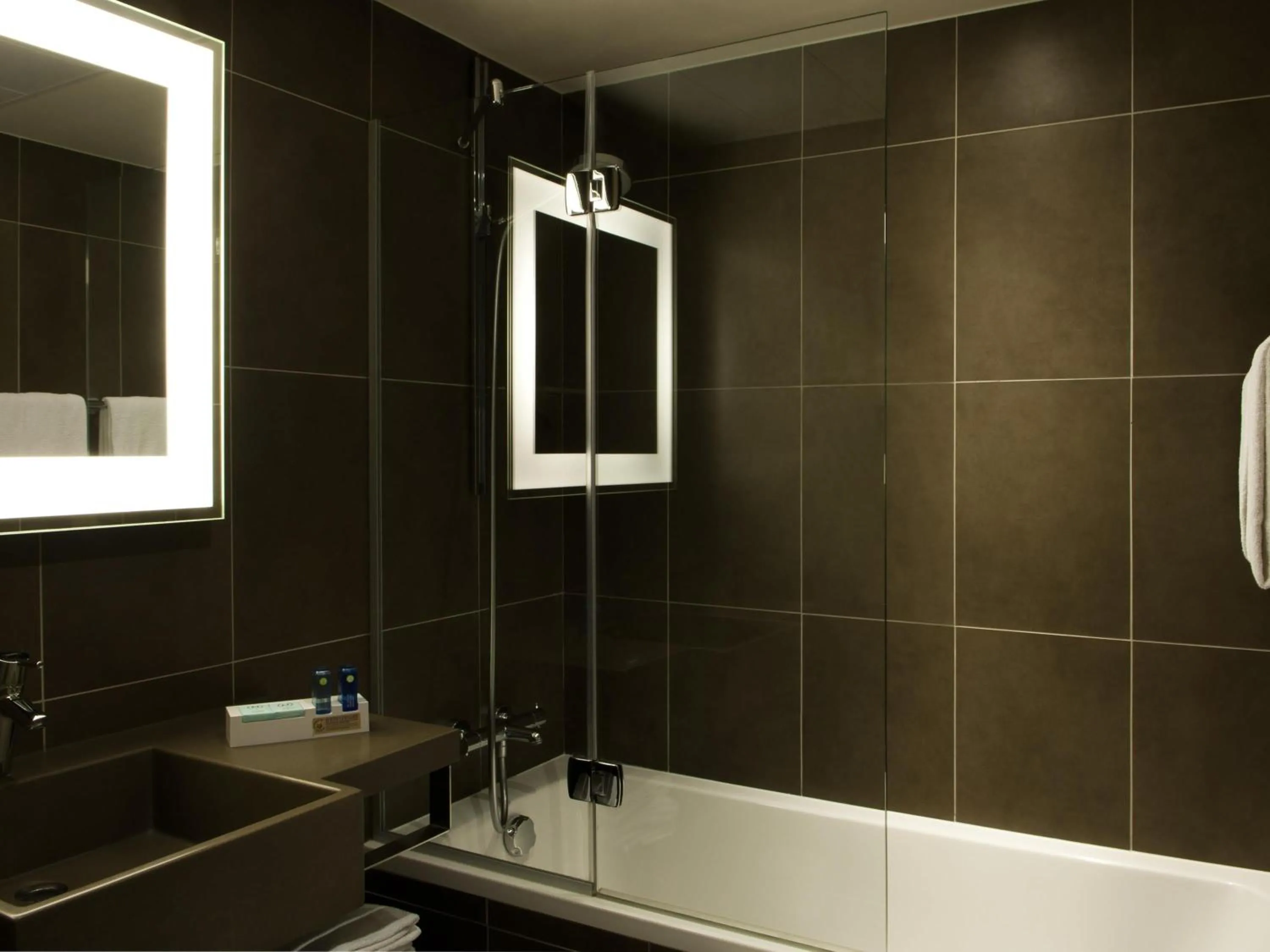 Bedroom in Novotel London Blackfriars