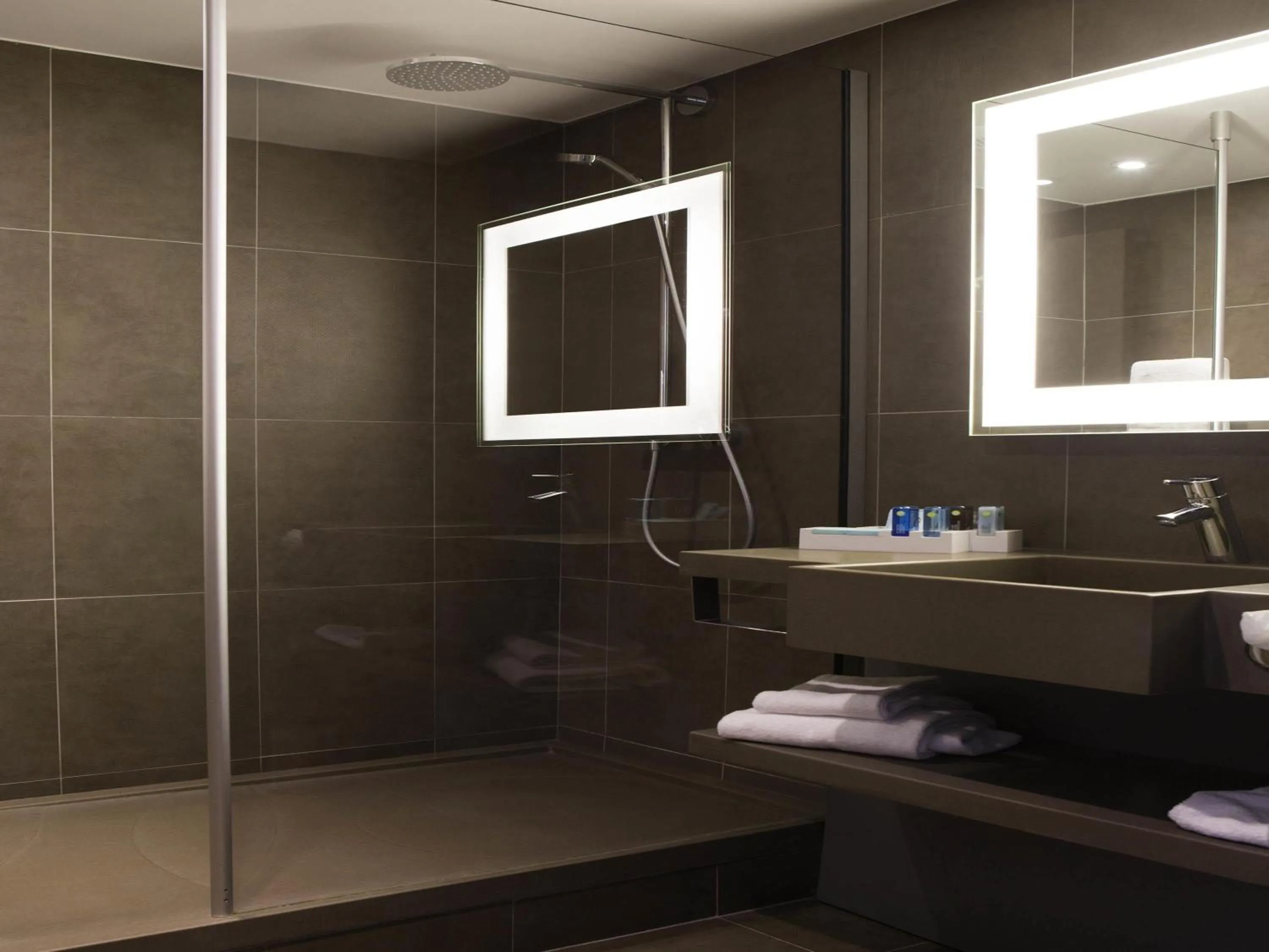 Bedroom in Novotel London Blackfriars