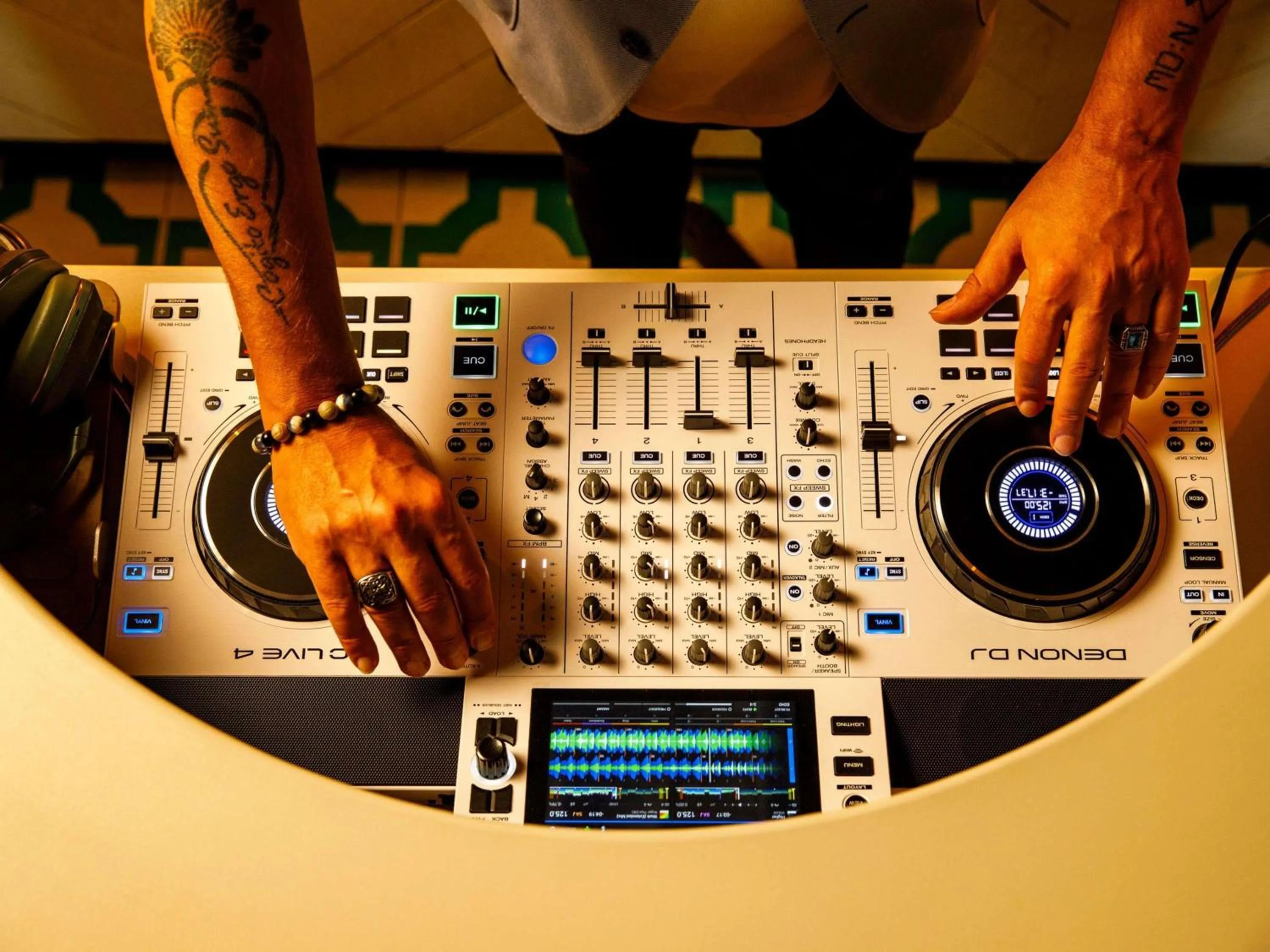 Lounge or bar in Novotel London Blackfriars