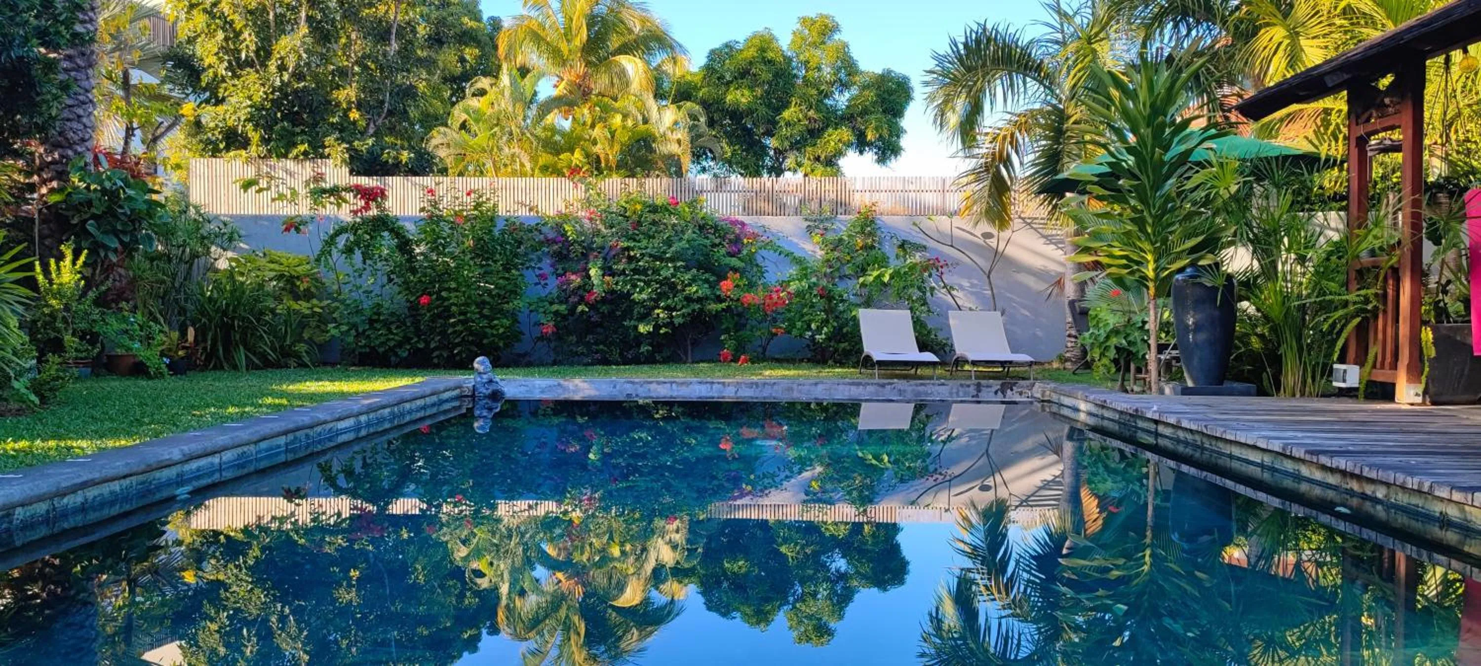 Pool view in SWEET ISLAND petit dejeuner inclus