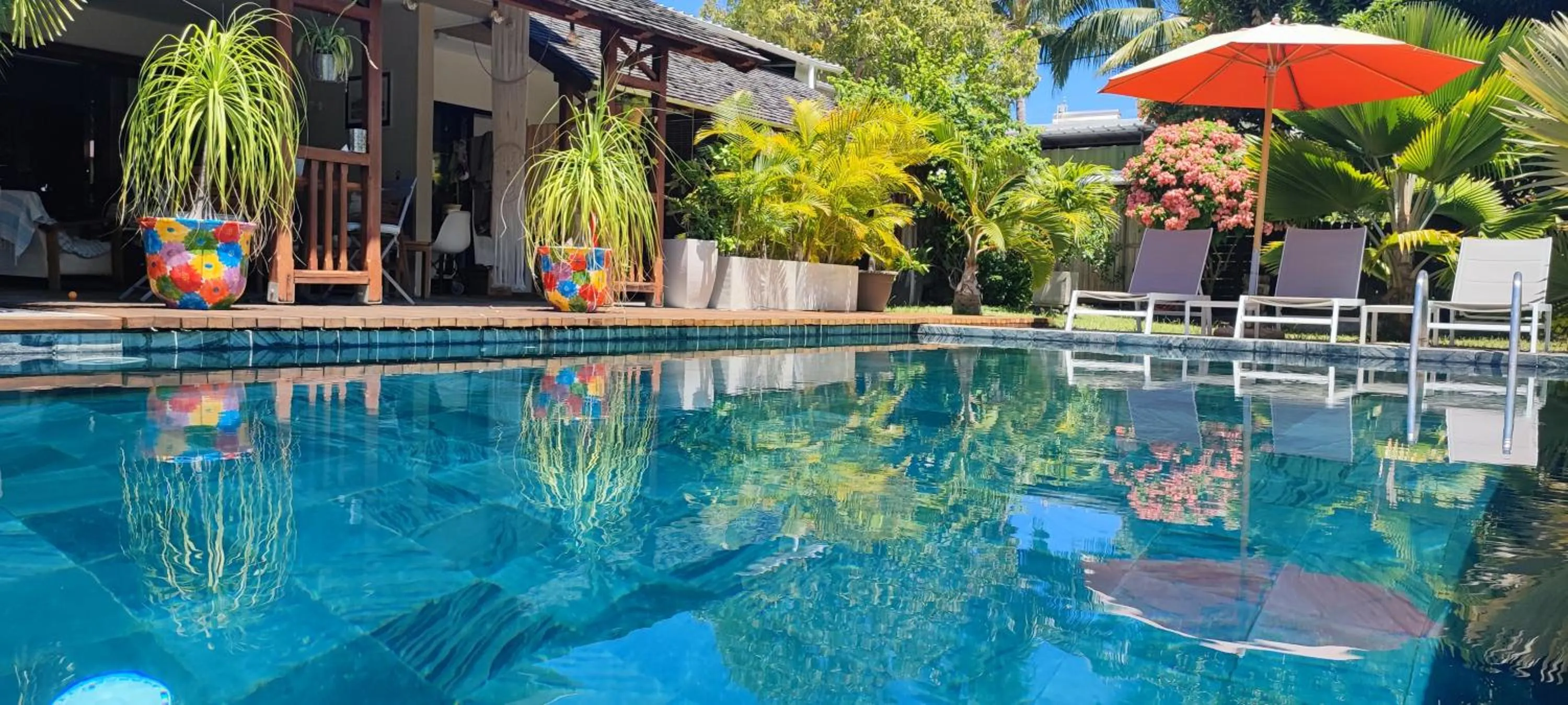 Swimming pool in SWEET ISLAND petit dejeuner inclus