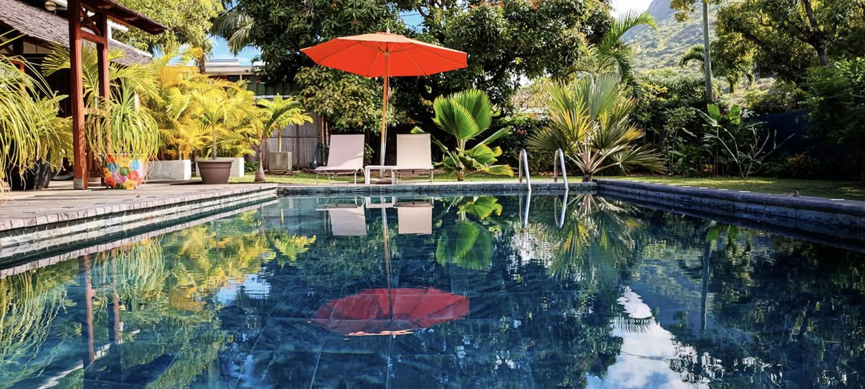 Swimming pool in SWEET ISLAND petit dejeuner inclus