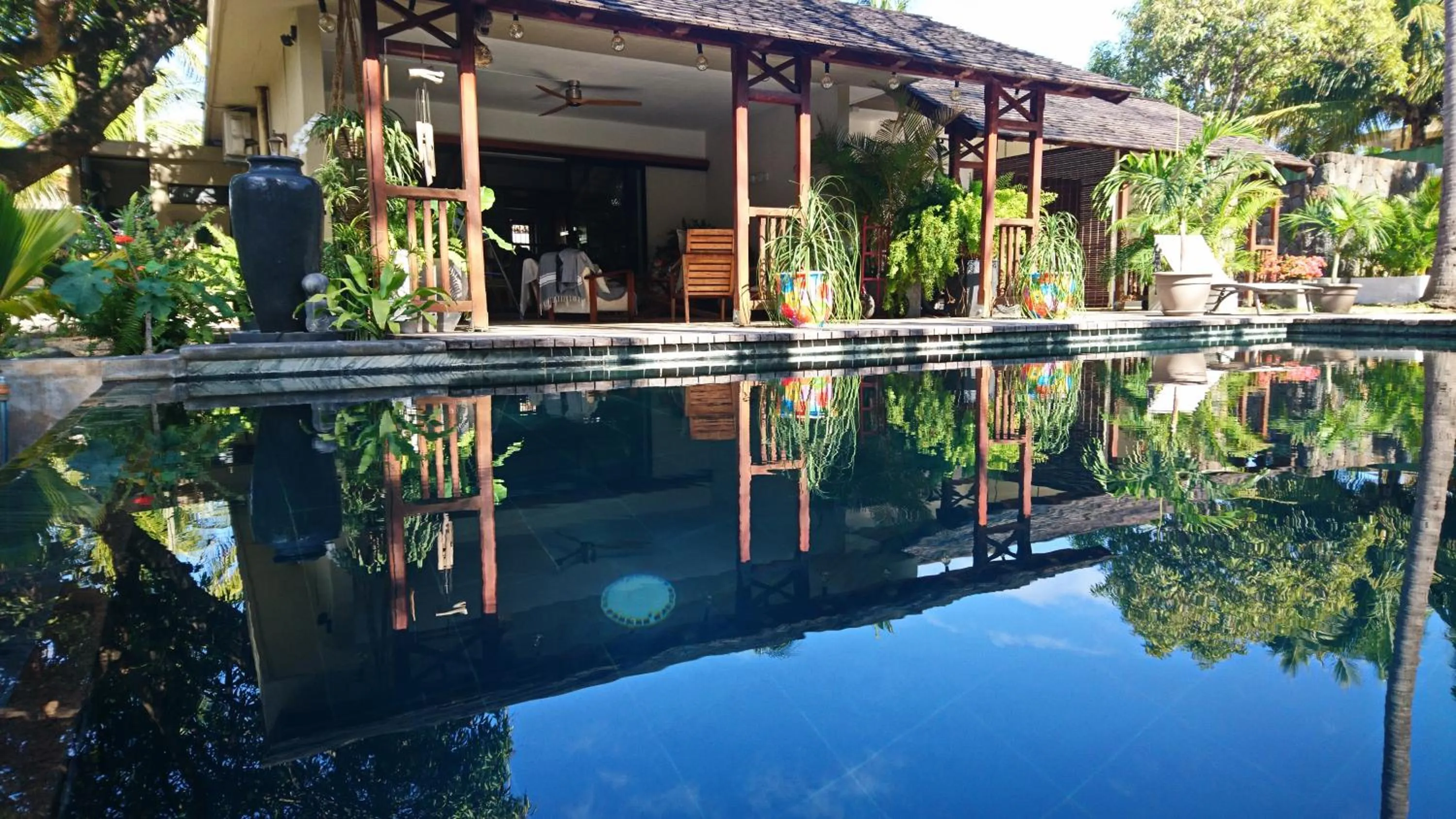 Swimming pool in SWEET ISLAND petit dejeuner inclus