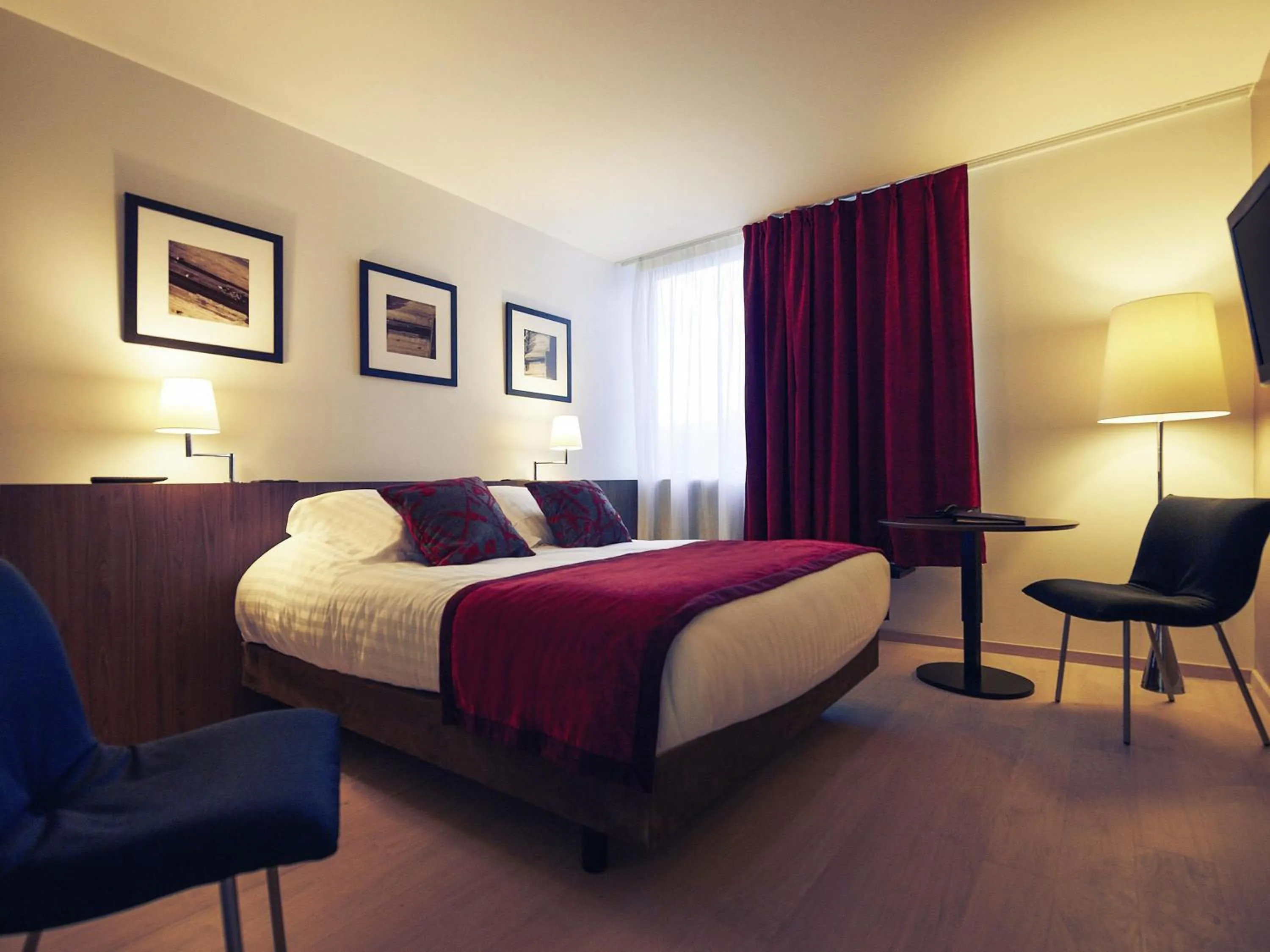 Bedroom, Bed in Mercure Villefranche-sur-Saône