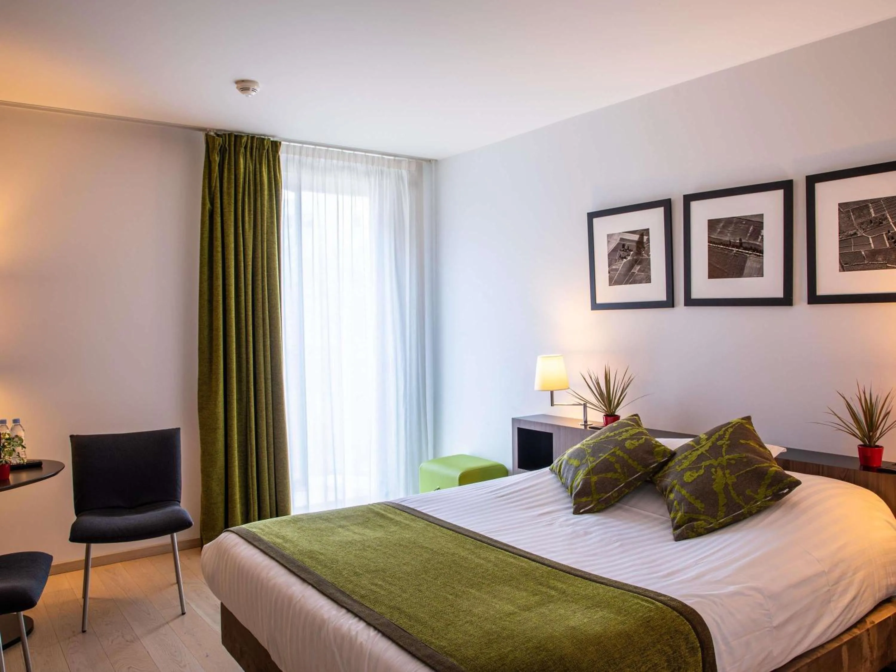 Bedroom, Bed in Mercure Villefranche-sur-Saône