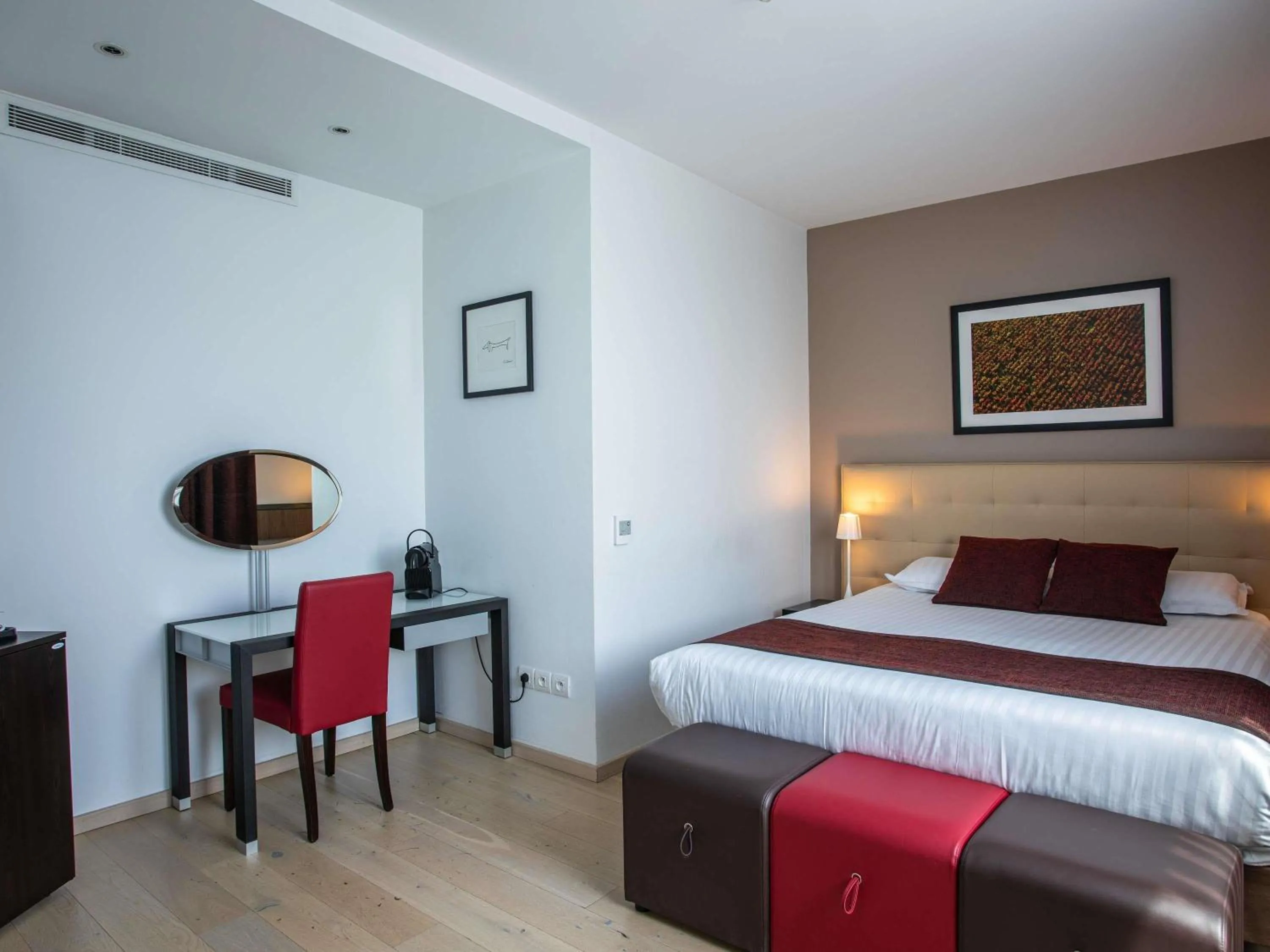 Bedroom, Bed in Mercure Villefranche-sur-Saône