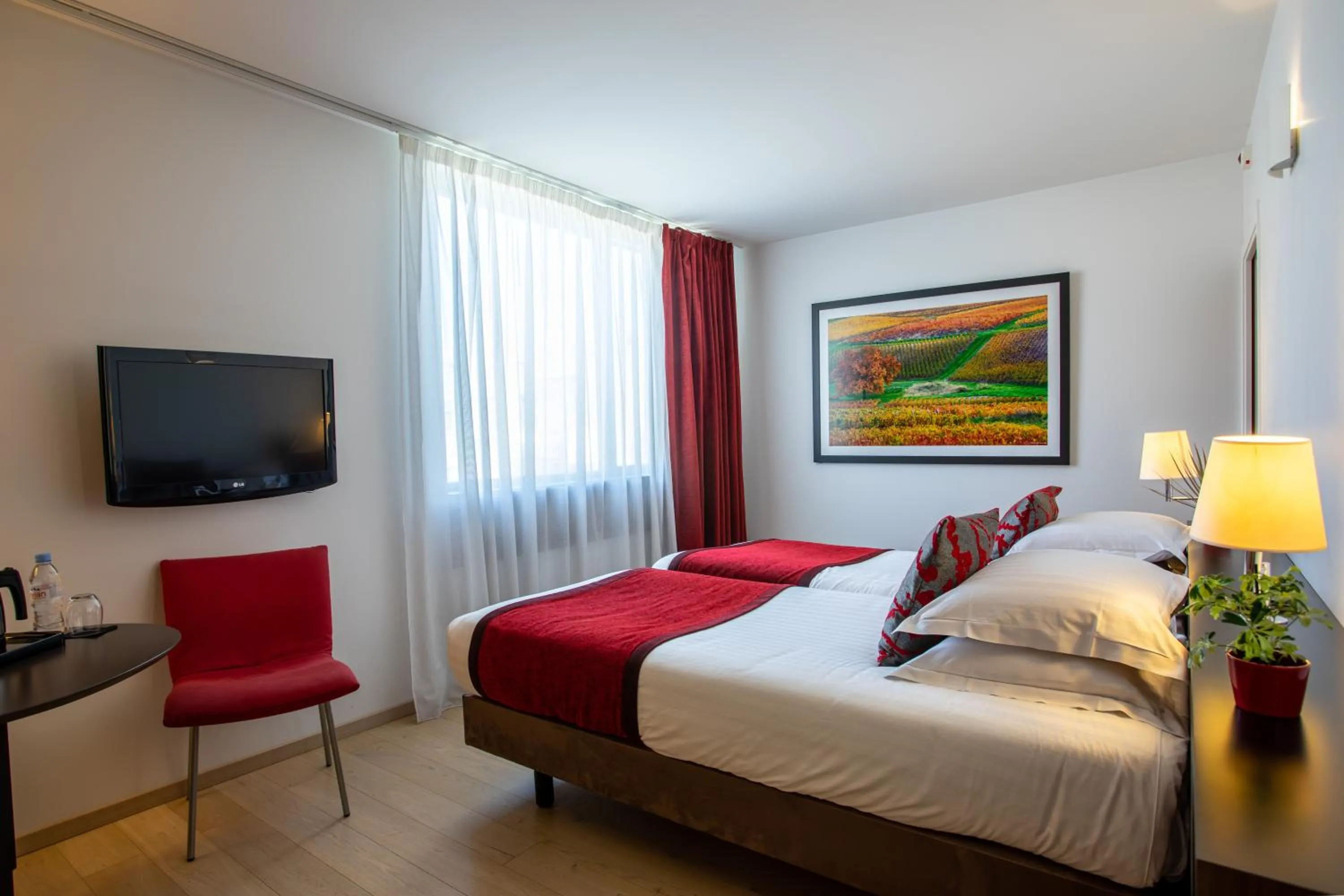 Bedroom, Bed in Mercure Villefranche-sur-Saône