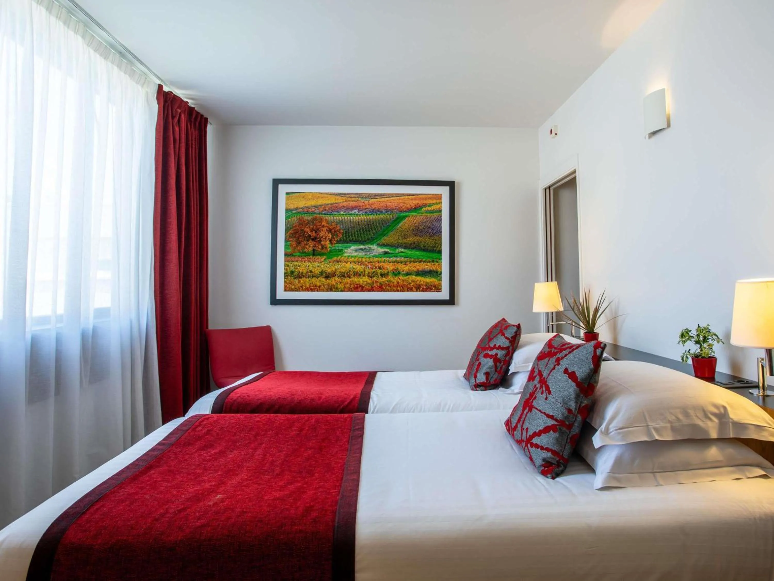 Bedroom, Bed in Mercure Villefranche-sur-Saône