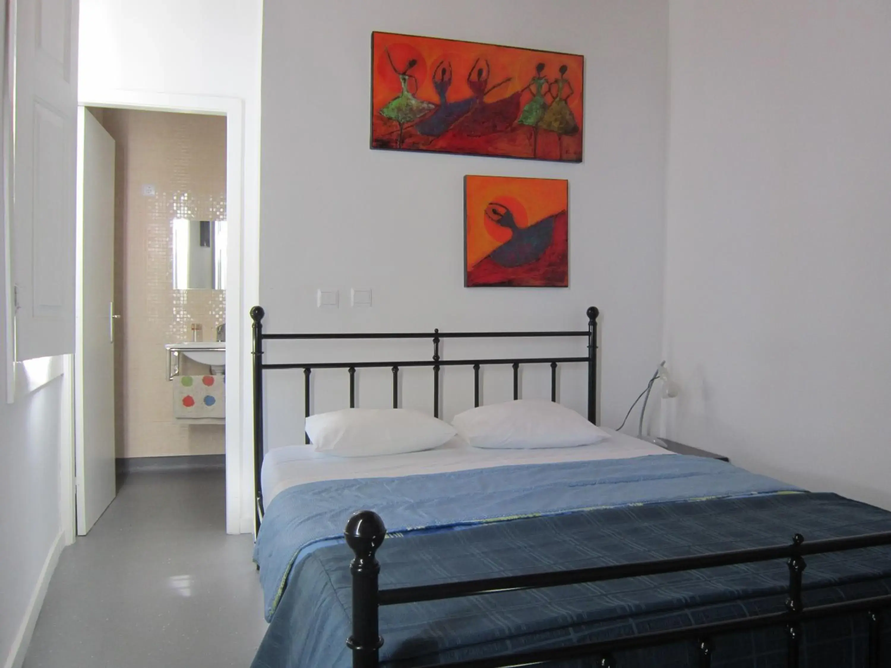 Double Room with Private Bathroom in Hostel Prime Guimaraes Double Room with Private Bathroom in Hostel Prime Guimaraes