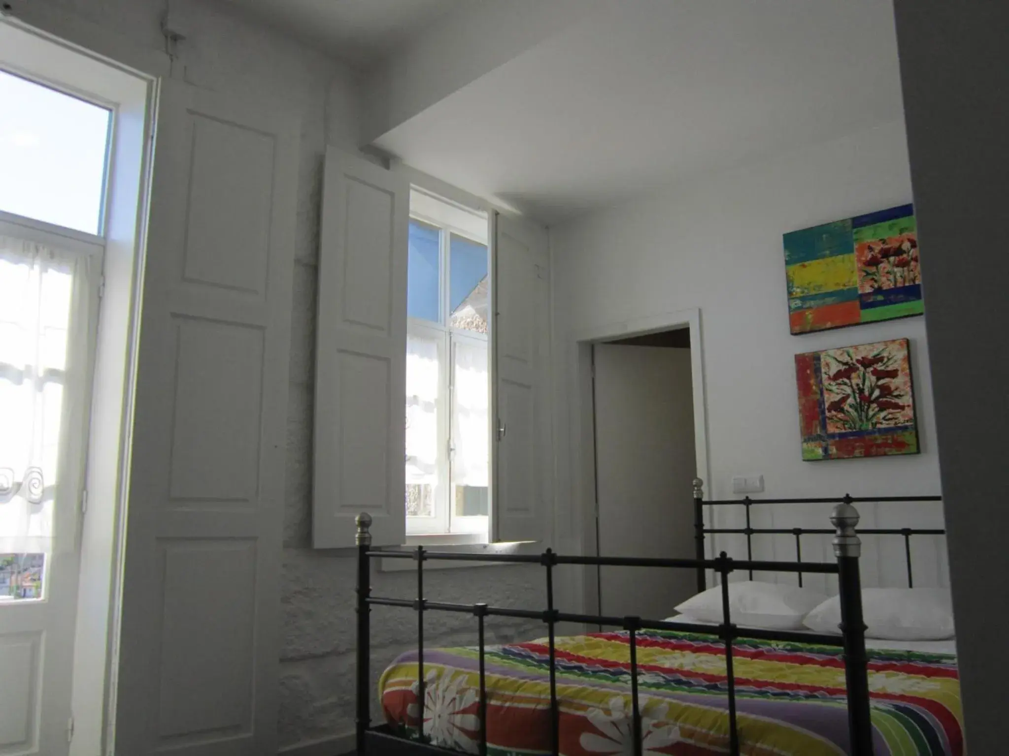 Double Room with Private Bathroom and Balcony in Hostel Prime Guimaraes Double Room with Private Bathroom and Balcony in Hostel Prime Guimaraes