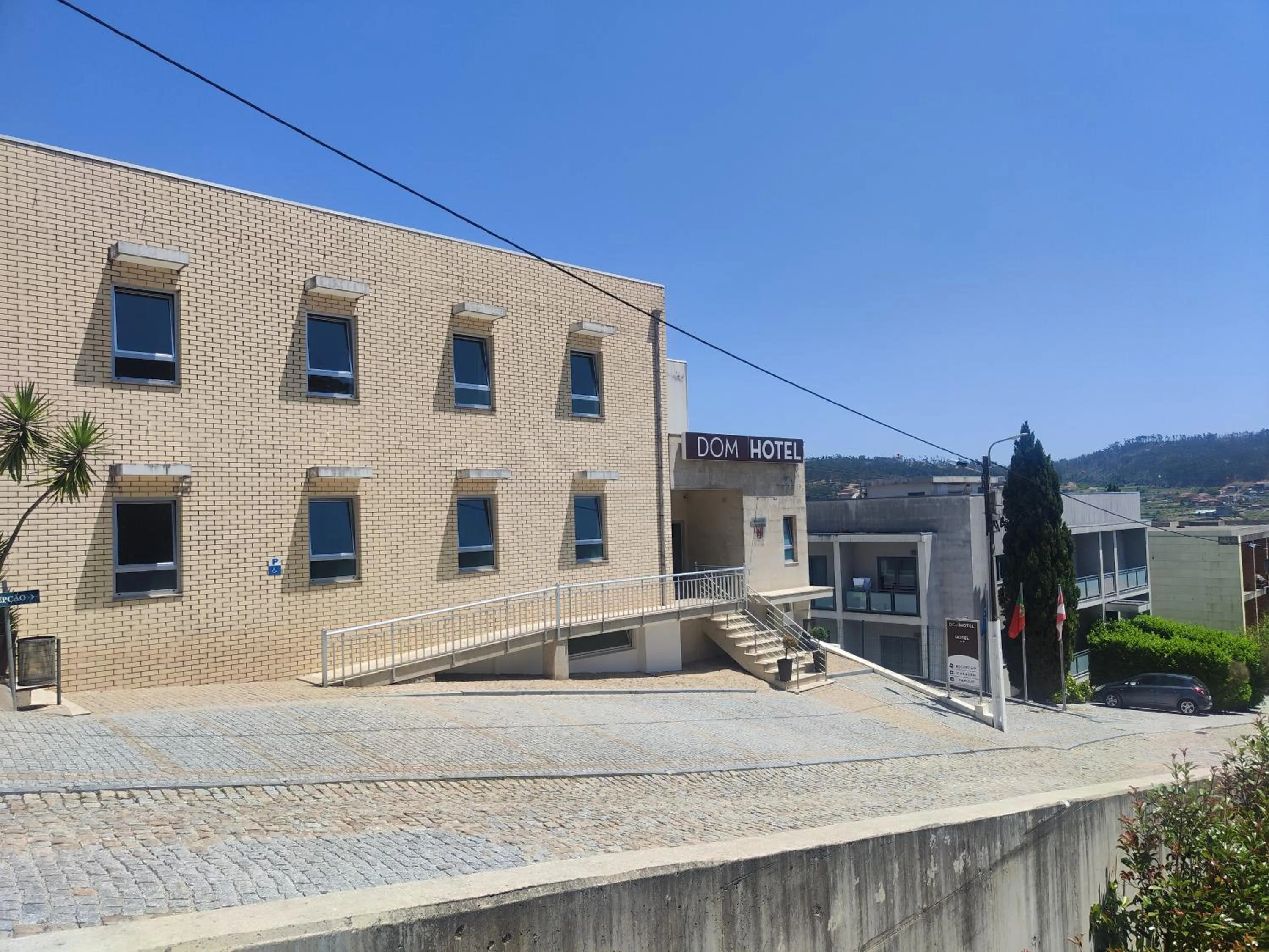 Facade/entrance in Dom Hotel