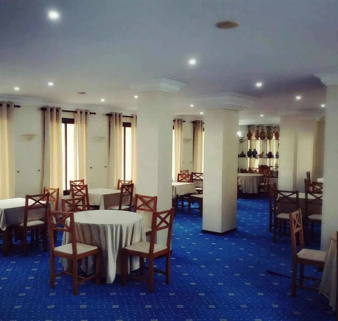 Restaurant/places to eat in Hotel Zelis
