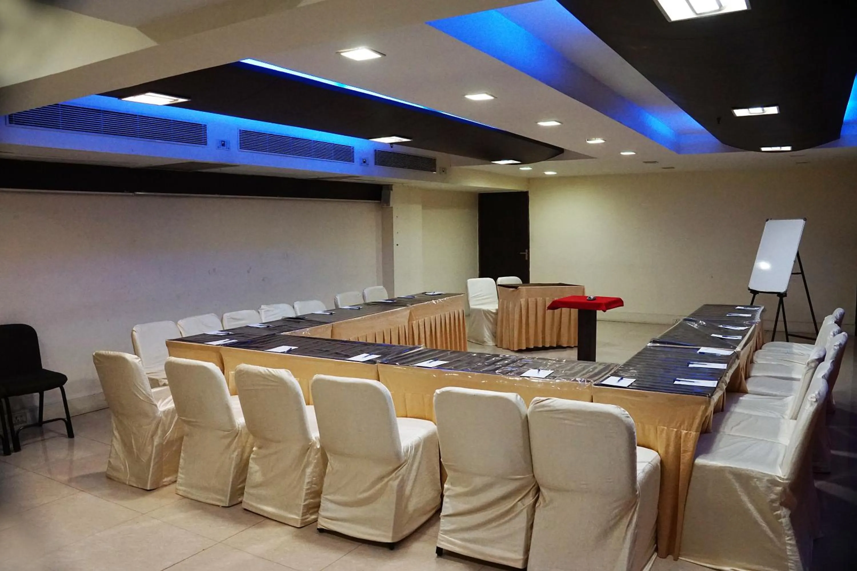 Business facilities in SilverCloud Hotel and Banquets